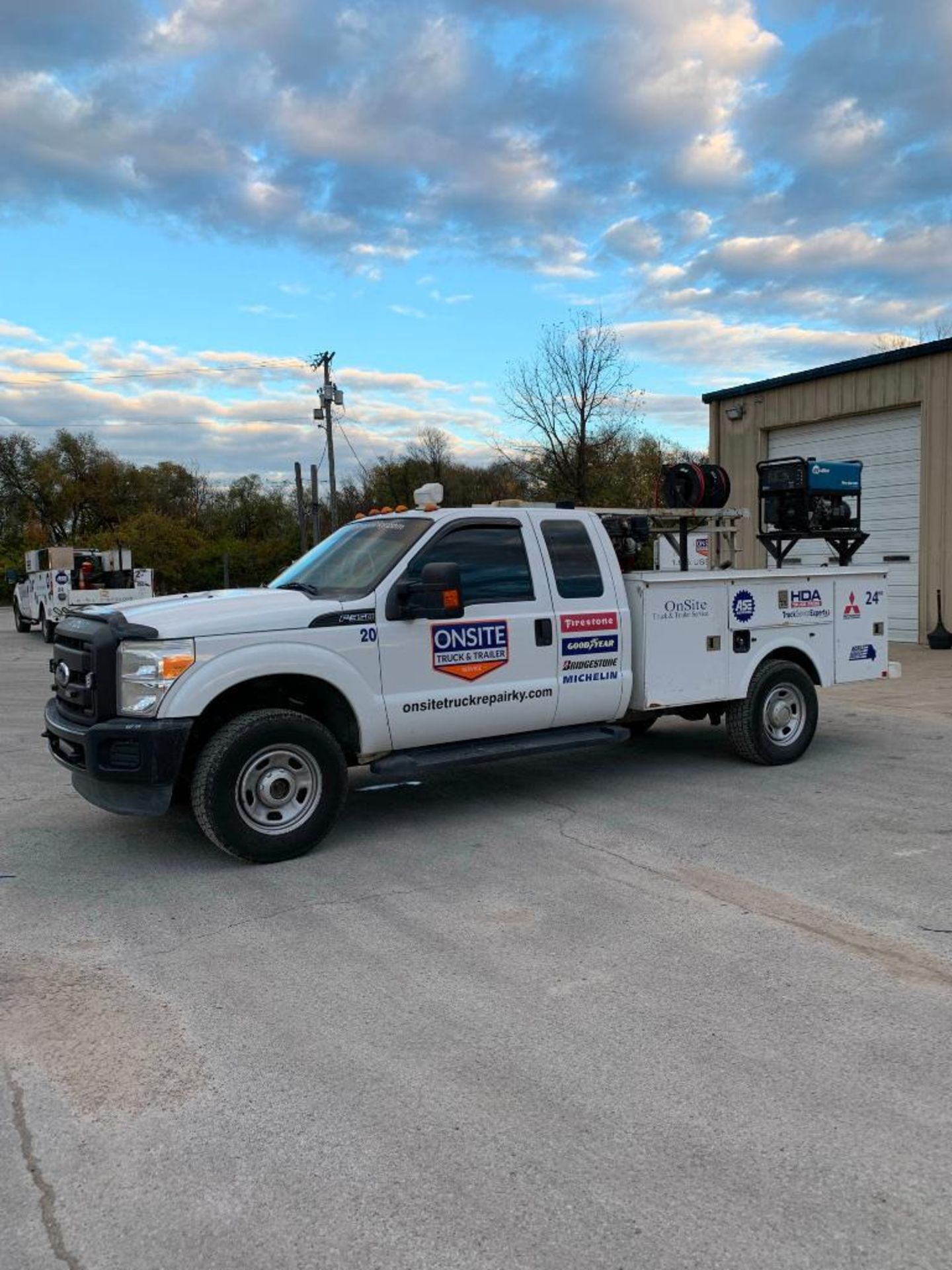 2011 FORD F-350 SUPER DUTY SERVICE TRUCK, 207,972 MILES, 4X4, AUTOMATIC TRANSMISSION, OMAHA UTILITY