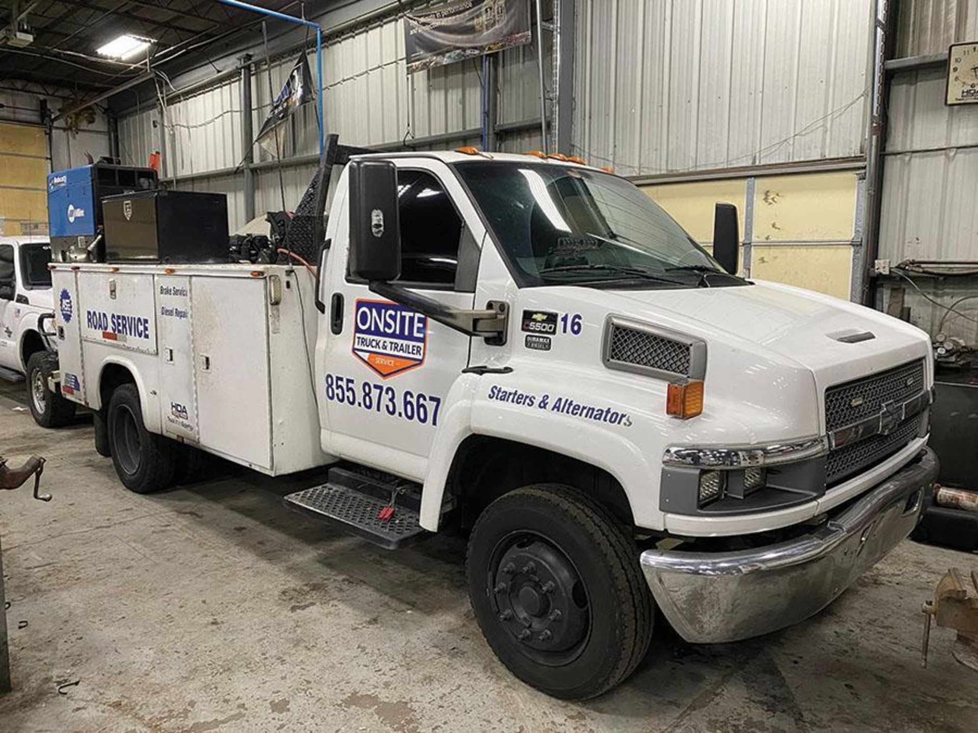 2006 CHEVROLET C5500 SERVICE TRUCK, DURAMAX DIESEL ENGINE, 270,086 MILES, AUTOMATIC TRANSMISSION, DU