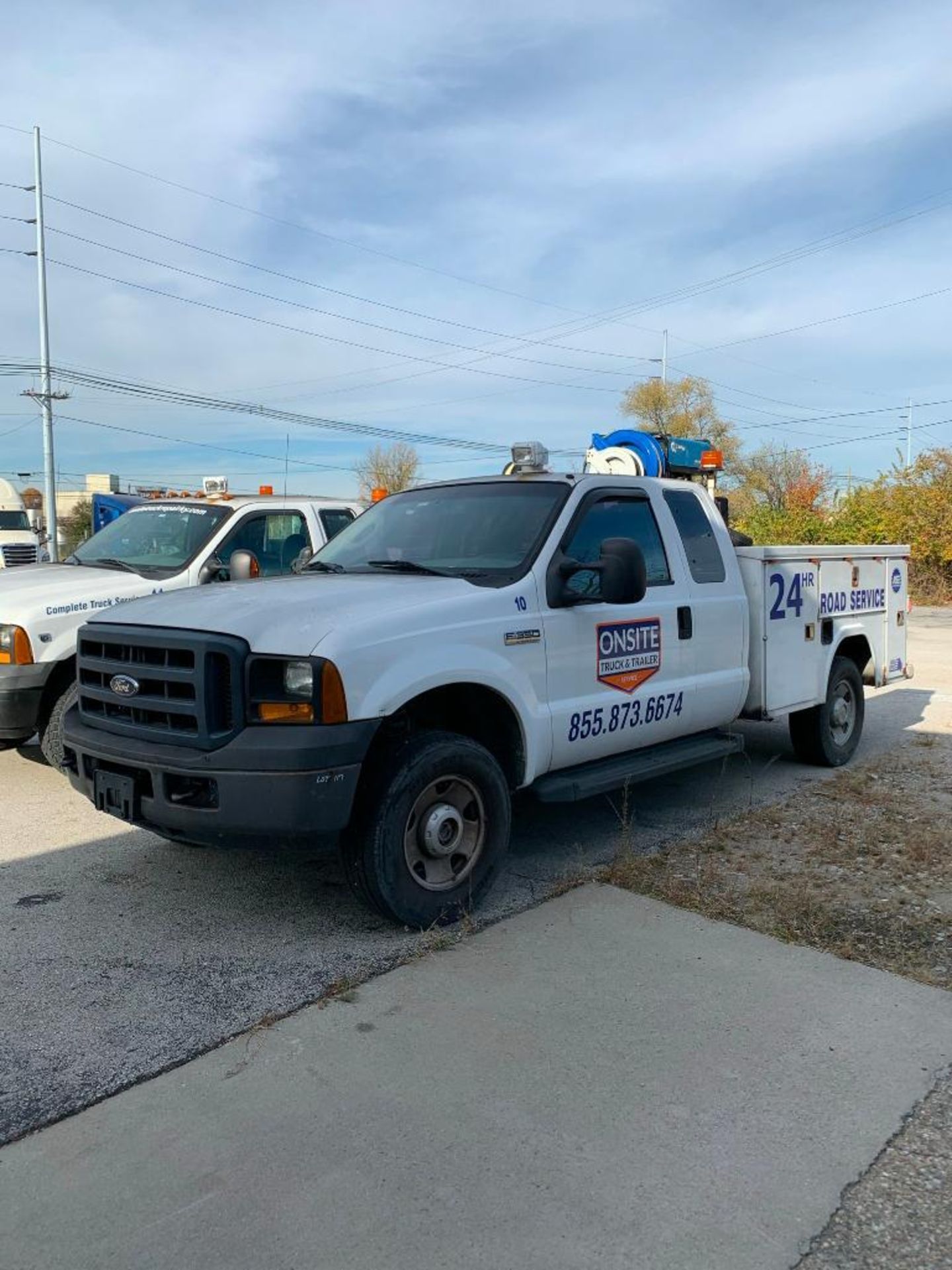 2006 FORD F-350 XL SUPER DUTY SERVICE TRUCK, AUTOMATIC TRANSMISSION, 4X4, RAWSON KOENIG UTILITY BED,