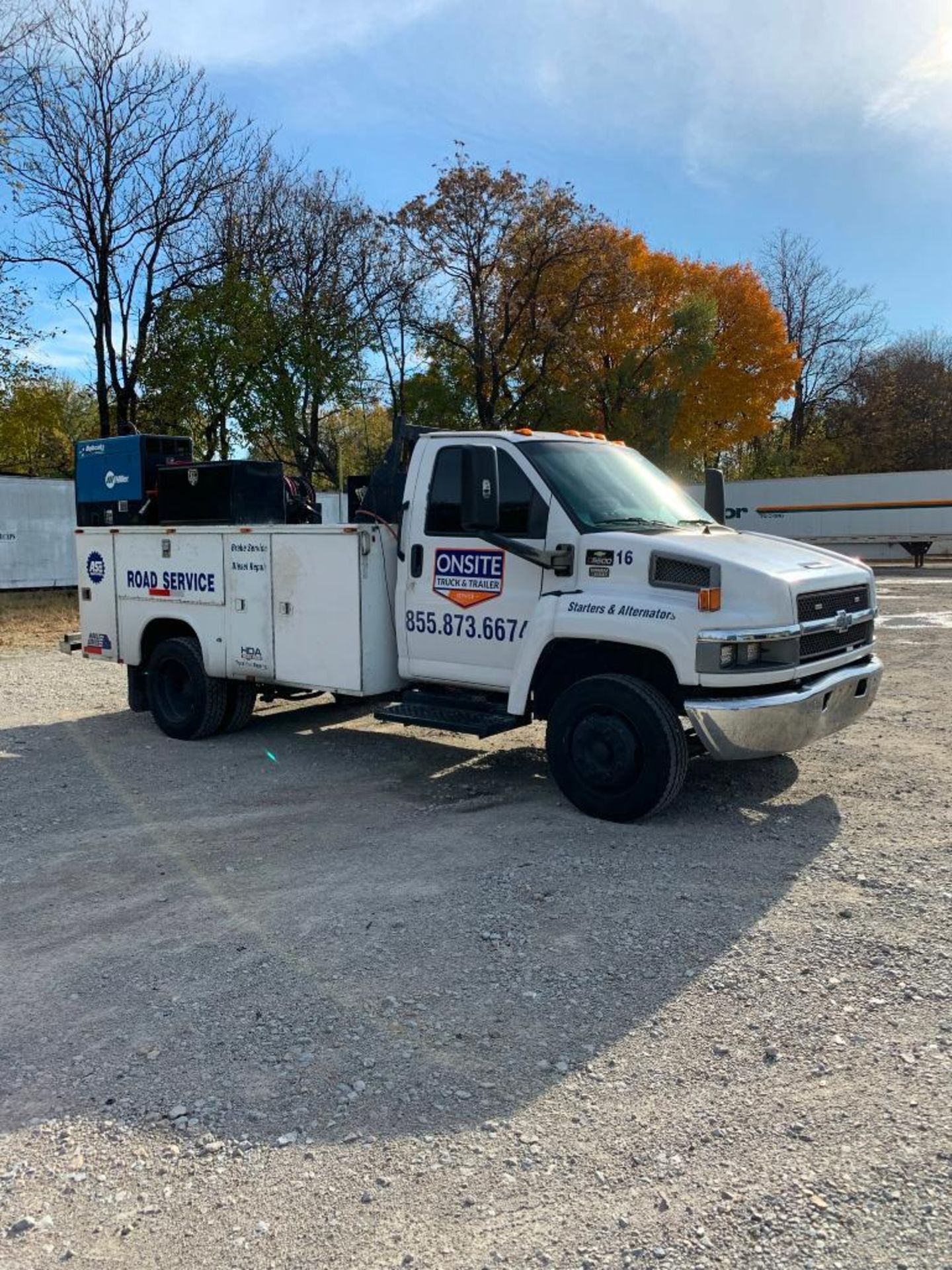 2006 CHEVROLET C5500 SERVICE TRUCK, DURAMAX DIESEL ENGINE, 270,086 MILES, AUTOMATIC TRANSMISSION, DU - Image 4 of 12