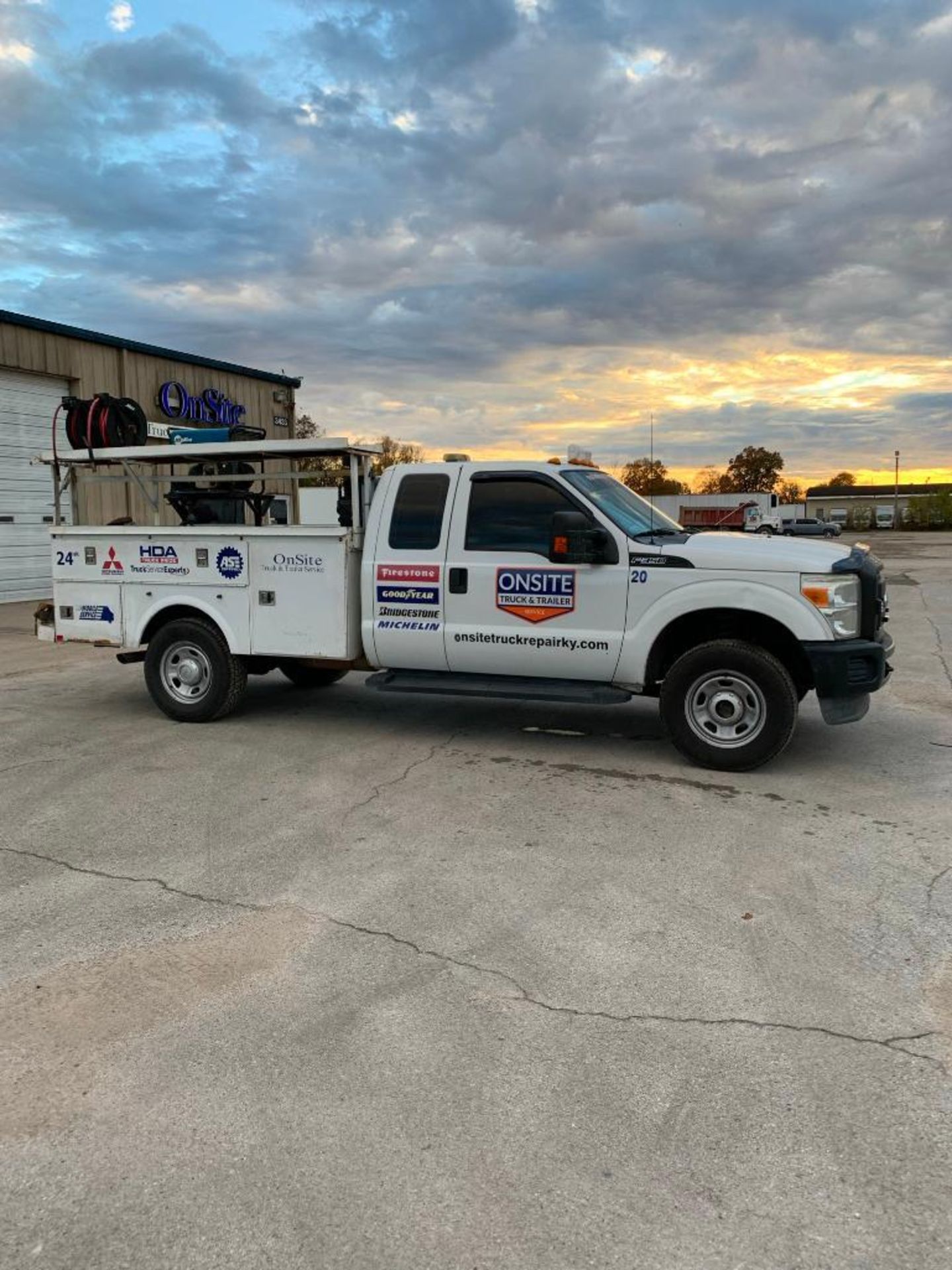 2011 FORD F-350 SUPER DUTY SERVICE TRUCK, 207,972 MILES, 4X4, AUTOMATIC TRANSMISSION, OMAHA UTILITY - Image 2 of 10