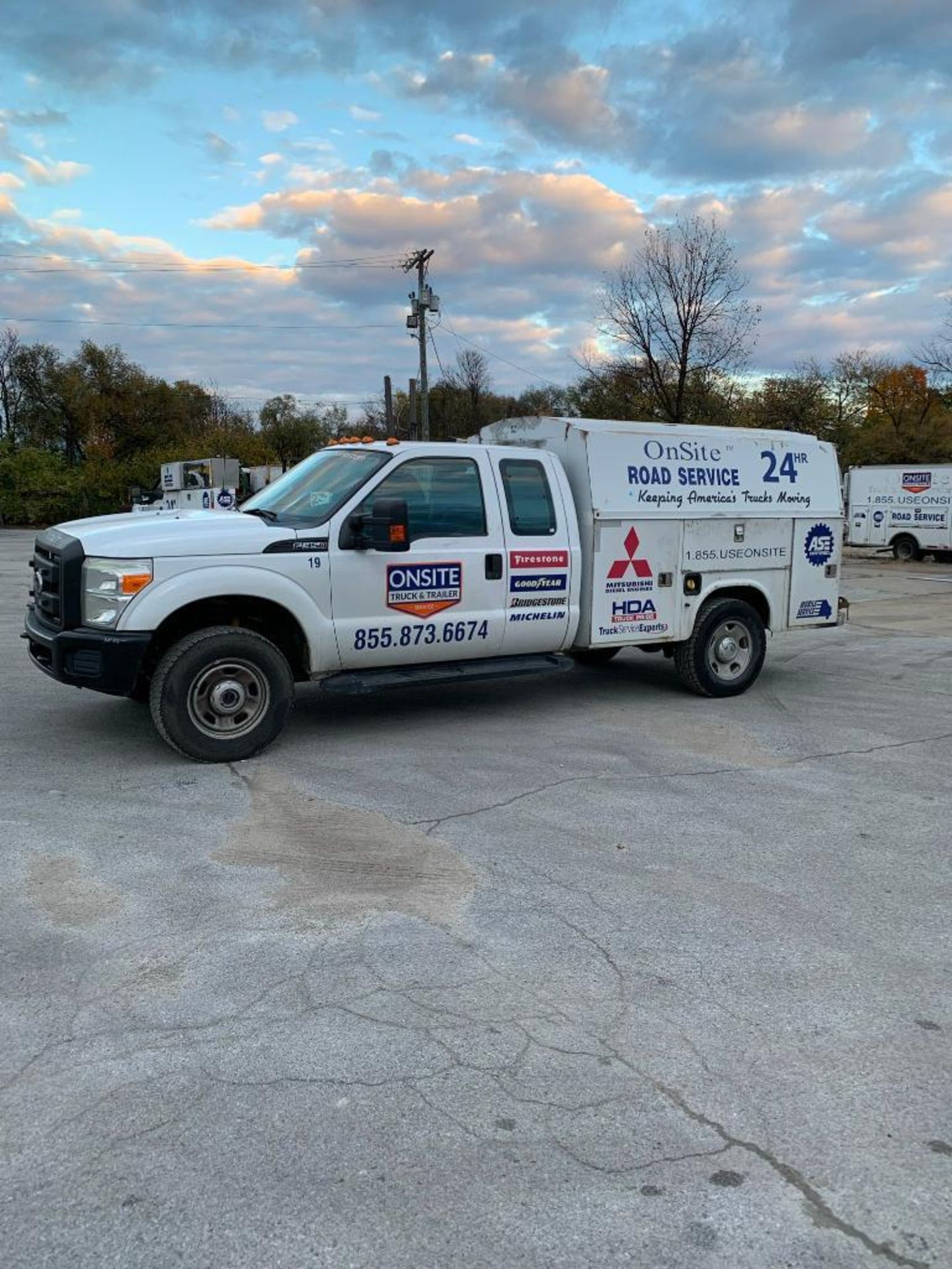 2011 FORD F-350 SUPER DUTY SERVICE TRUCK, 310,603 MILES, AUTOMATIC TRANSMISSION, 4X4, KNAPHEIDE UTIL - Image 2 of 12