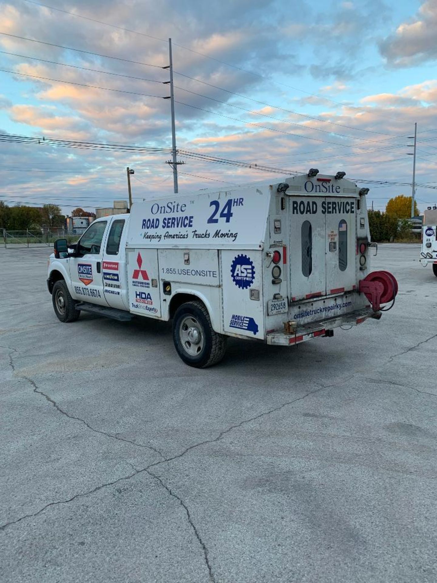 2011 FORD F-350 SUPER DUTY SERVICE TRUCK, 310,603 MILES, AUTOMATIC TRANSMISSION, 4X4, KNAPHEIDE UTIL - Image 6 of 12