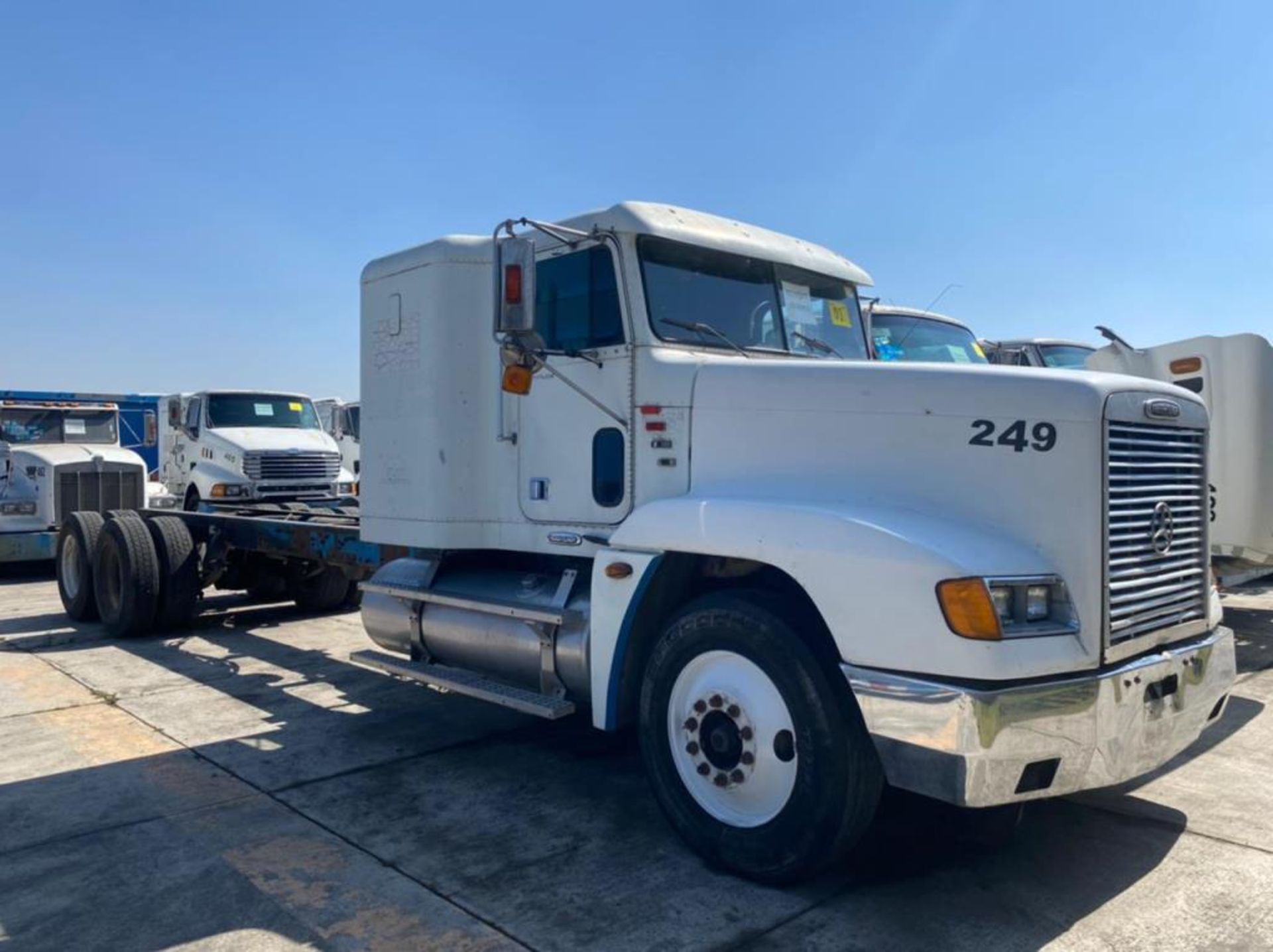 Tractocamión Marca FREIGHTLINER FLD-120, Modelo 1999