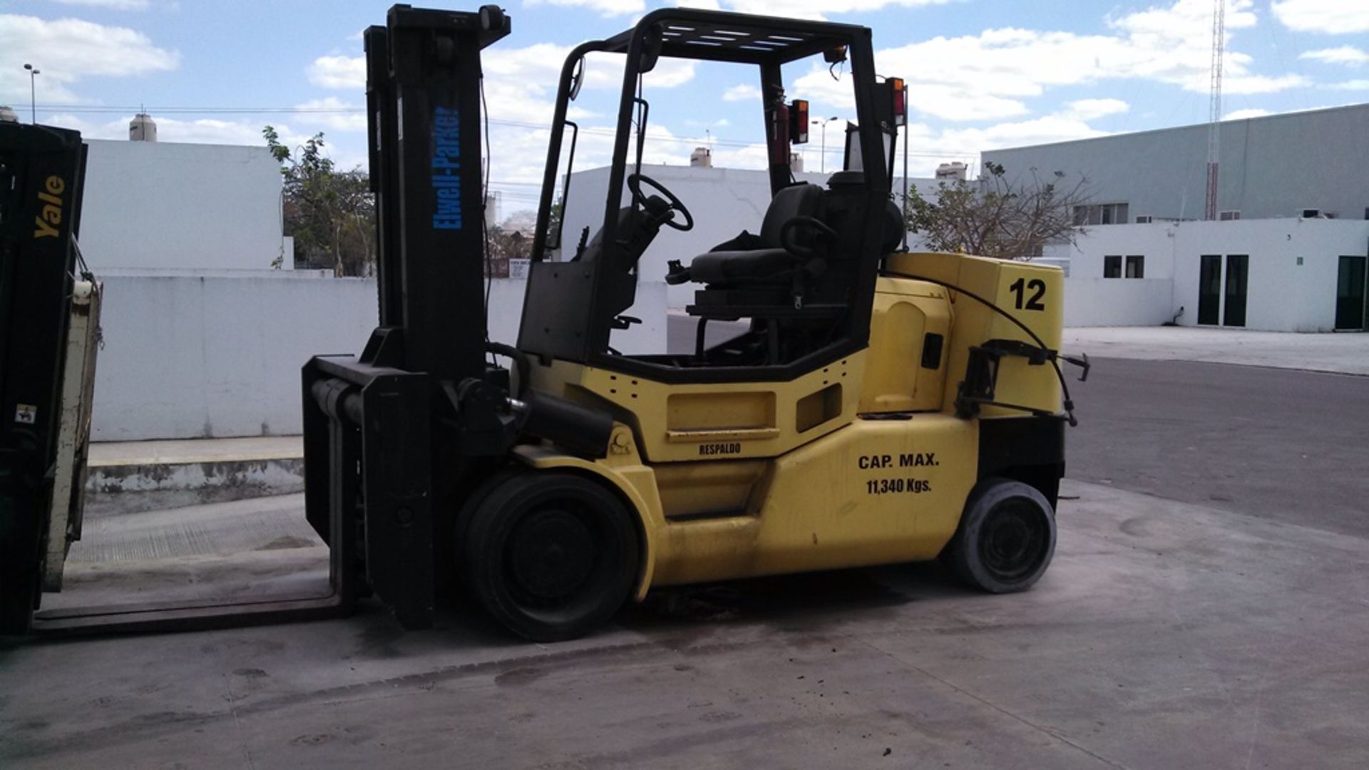 2004 ELWELL-PARKER FORKLIFT, MODEL ESI-250, S/N 28140 - Image 2 of 31