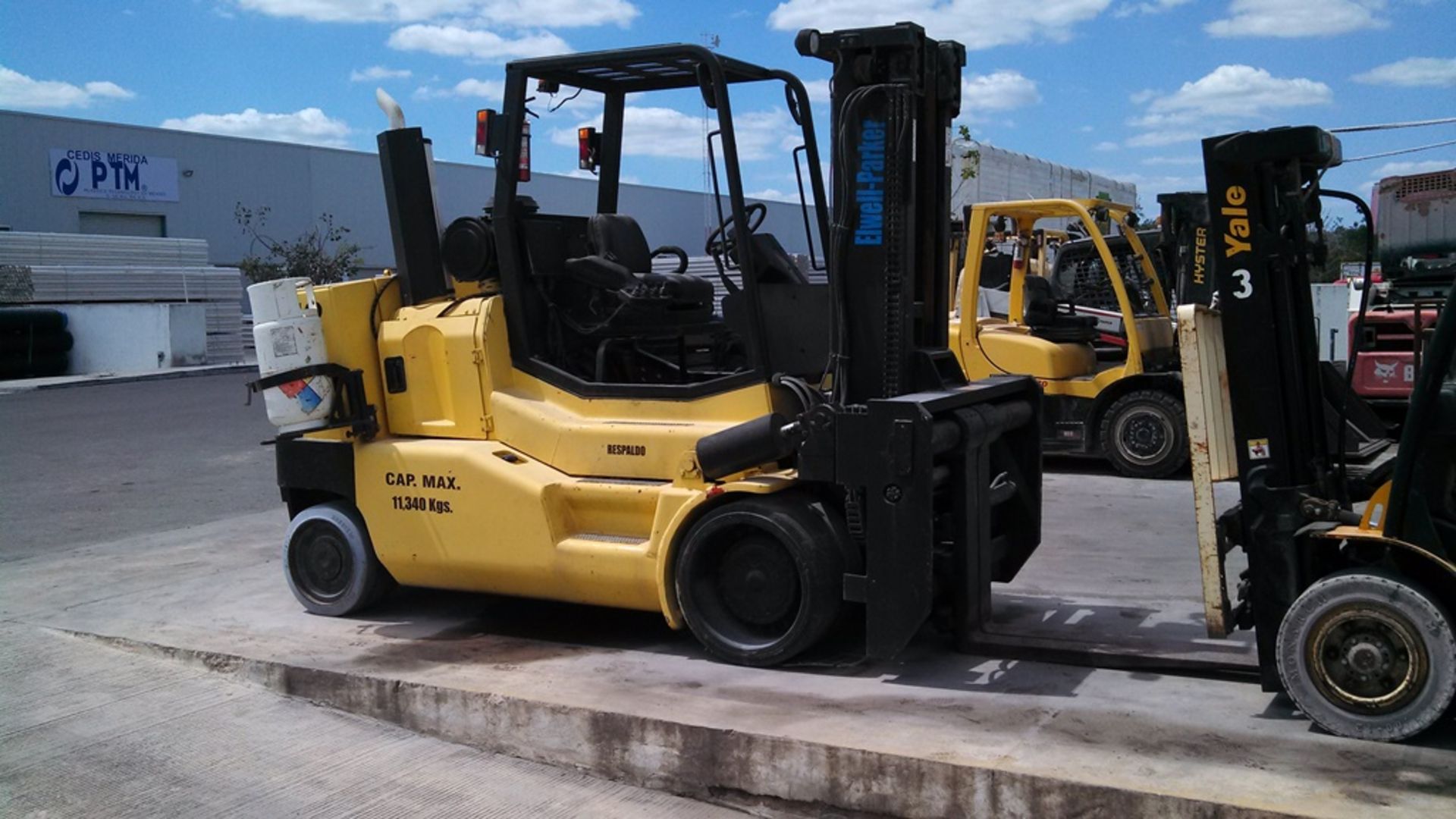 2004 ELWELL-PARKER FORKLIFT, MODEL ESI-250, S/N 28140 - Image 20 of 31