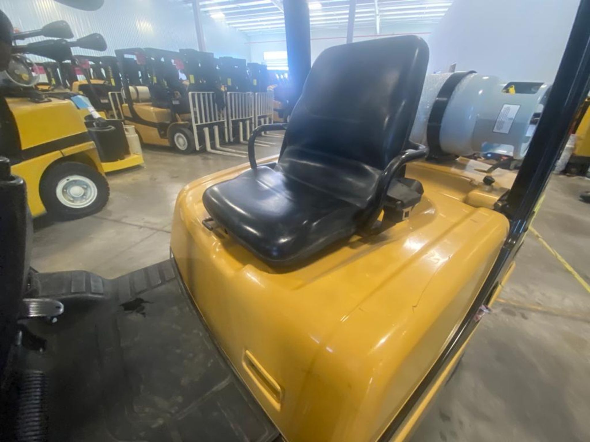 2014 YALE FORKLIFT, MODEL GP050VXNVAE084, S/N C875V02897M - Image 18 of 35