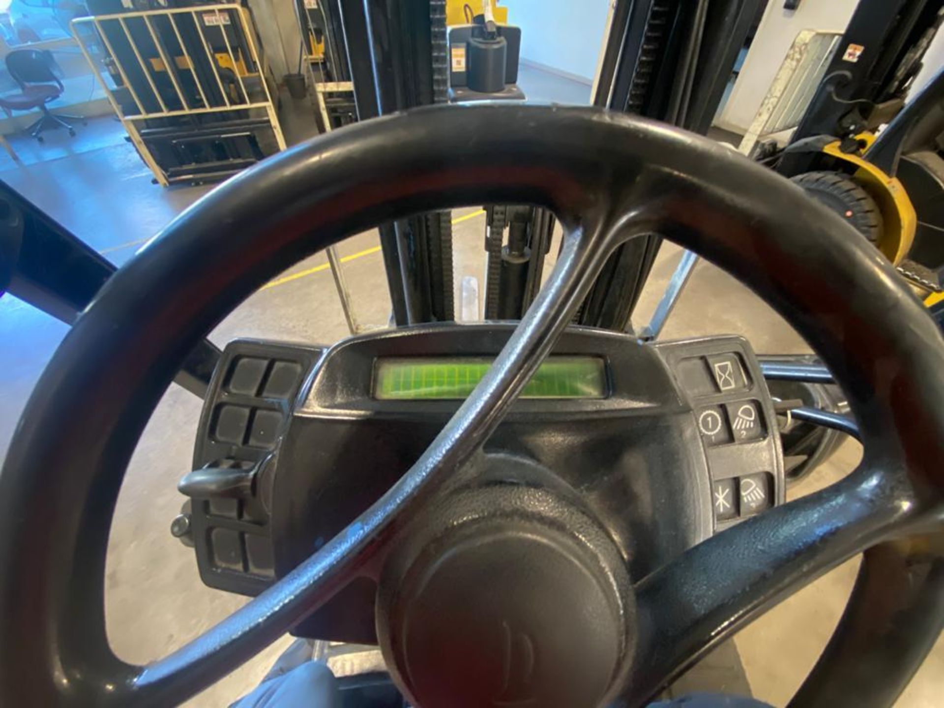 2014 YALE FORKLIFT, MODEL GLP050VXNVAE084, S/N C875V03246M - Image 27 of 31