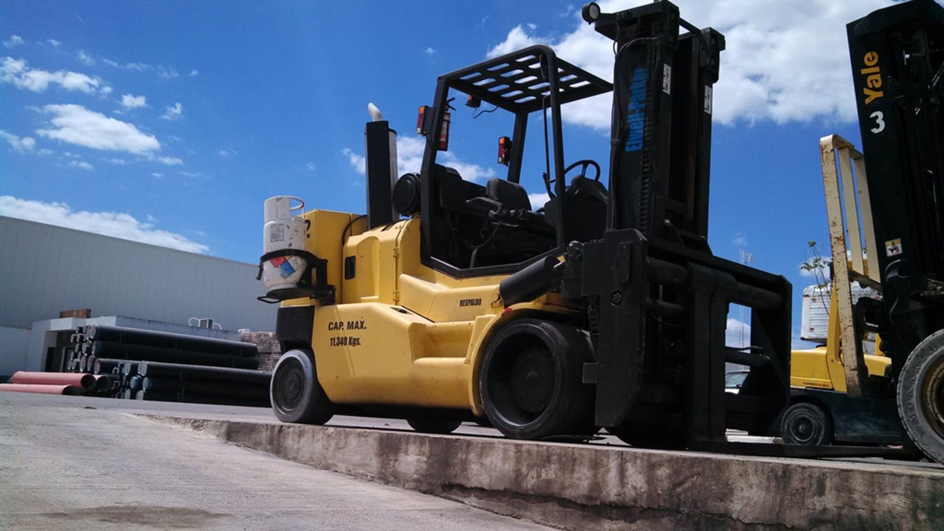 2004 ELWELL-PARKER FORKLIFT, MODEL ESI-250, S/N 28140 - Image 25 of 31