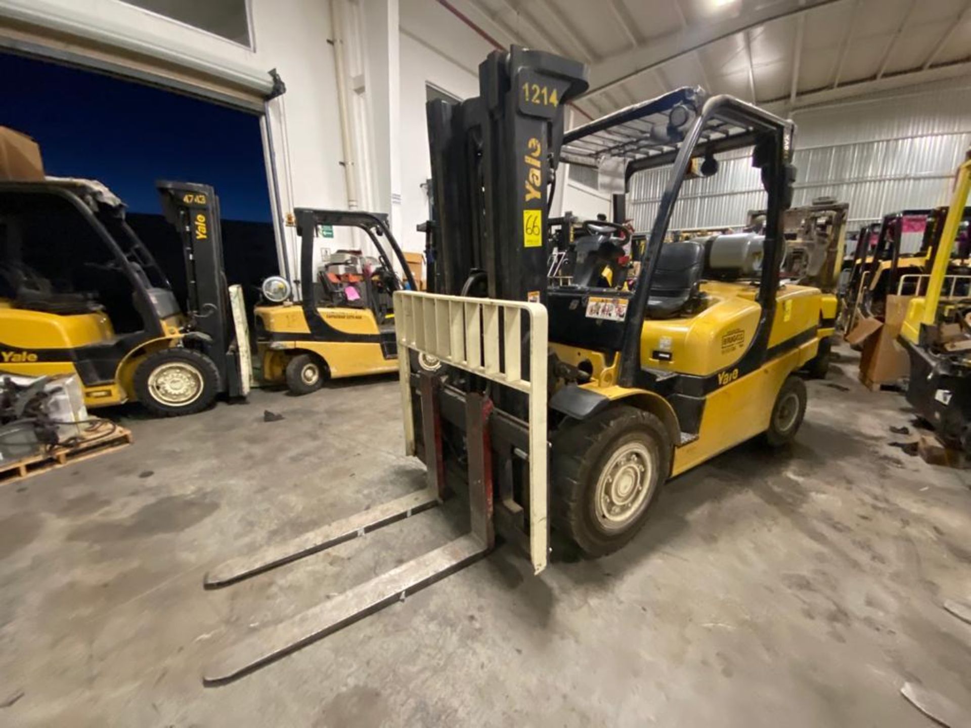 2010 YALE FORKLIFT, MODEL GP120VX, S/N G813V02280H - Image 5 of 38