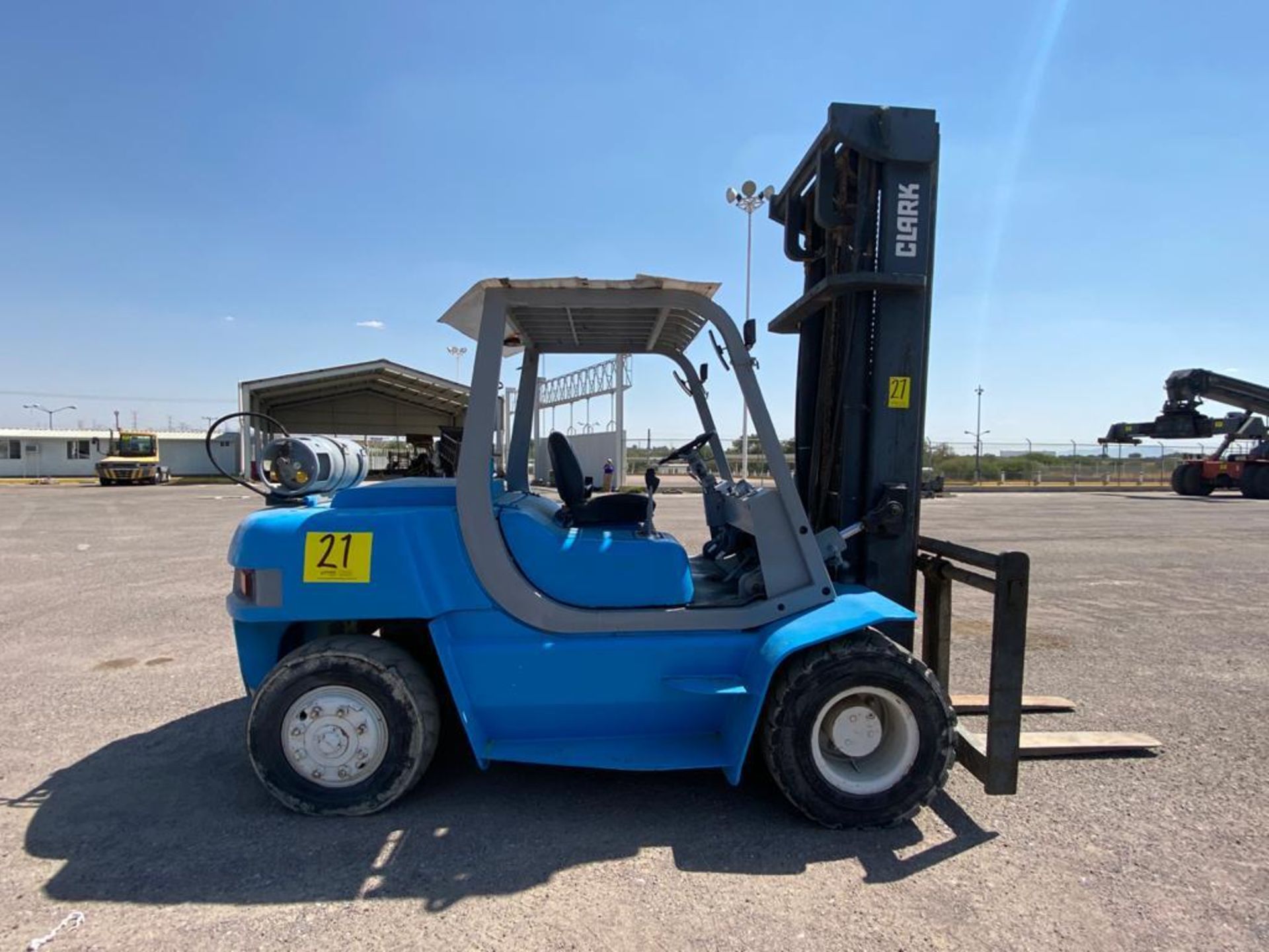 Clark Forklift, Model CMP70, Serial number CMP570L-0271-6883KF, automatic transmission - Image 16 of 43