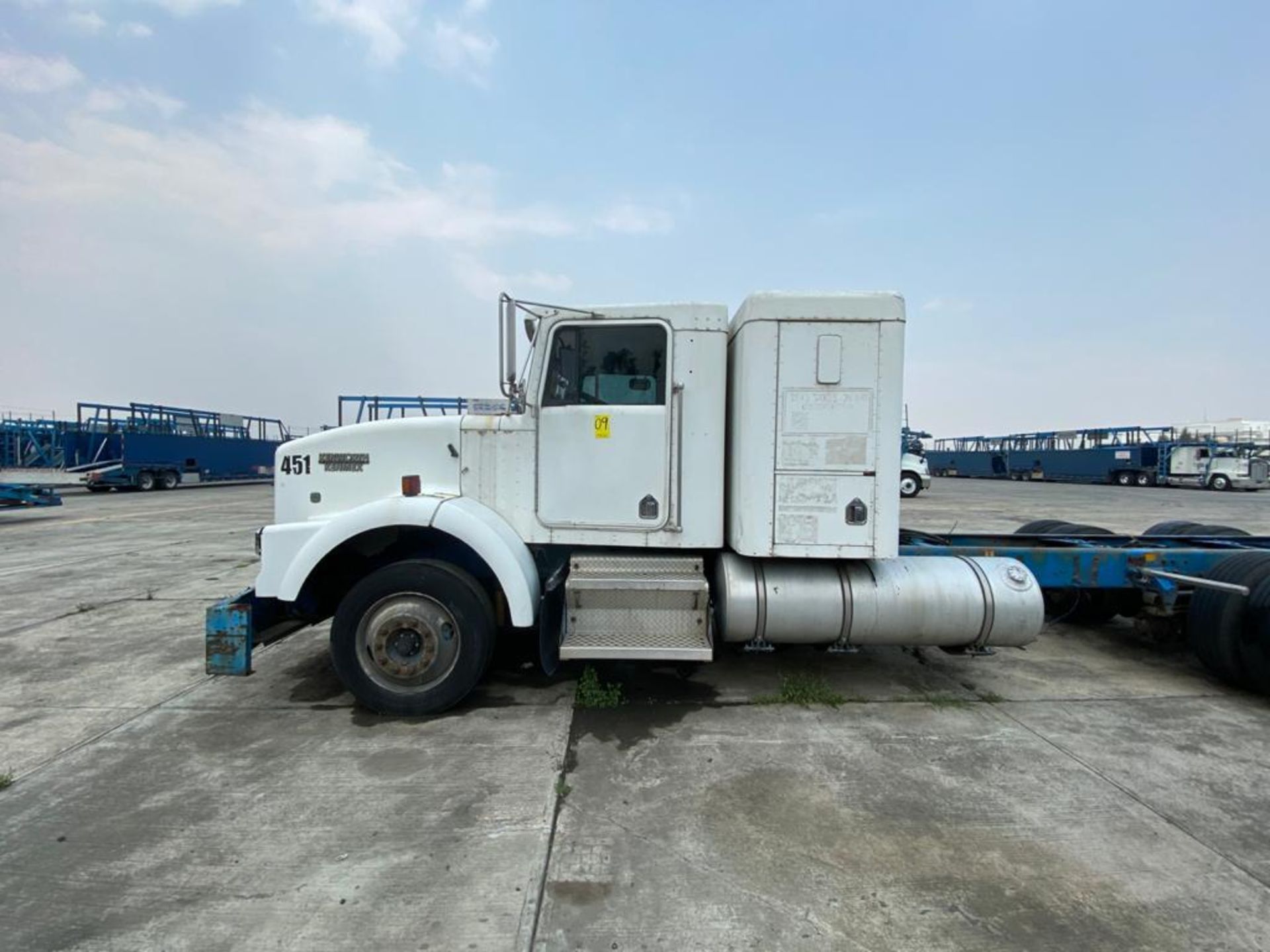 1998 Kenworth Sleeper truck tractor, standard transmission of 18 speeds - Image 8 of 59