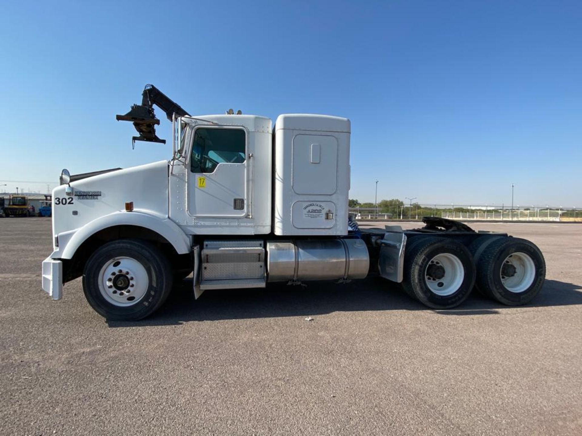 1998 Kenworth Sleeper Truck Tractor, standard transmission of 18 speeds - Image 9 of 55