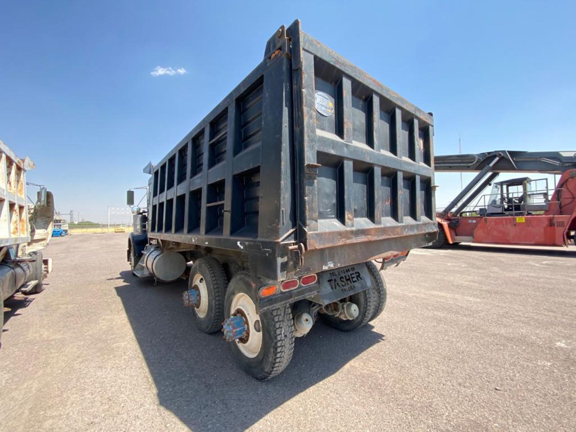 1982 Kenworth Dump Truck, standard transmission of 10 speeds, with Cummins motor - Image 14 of 67