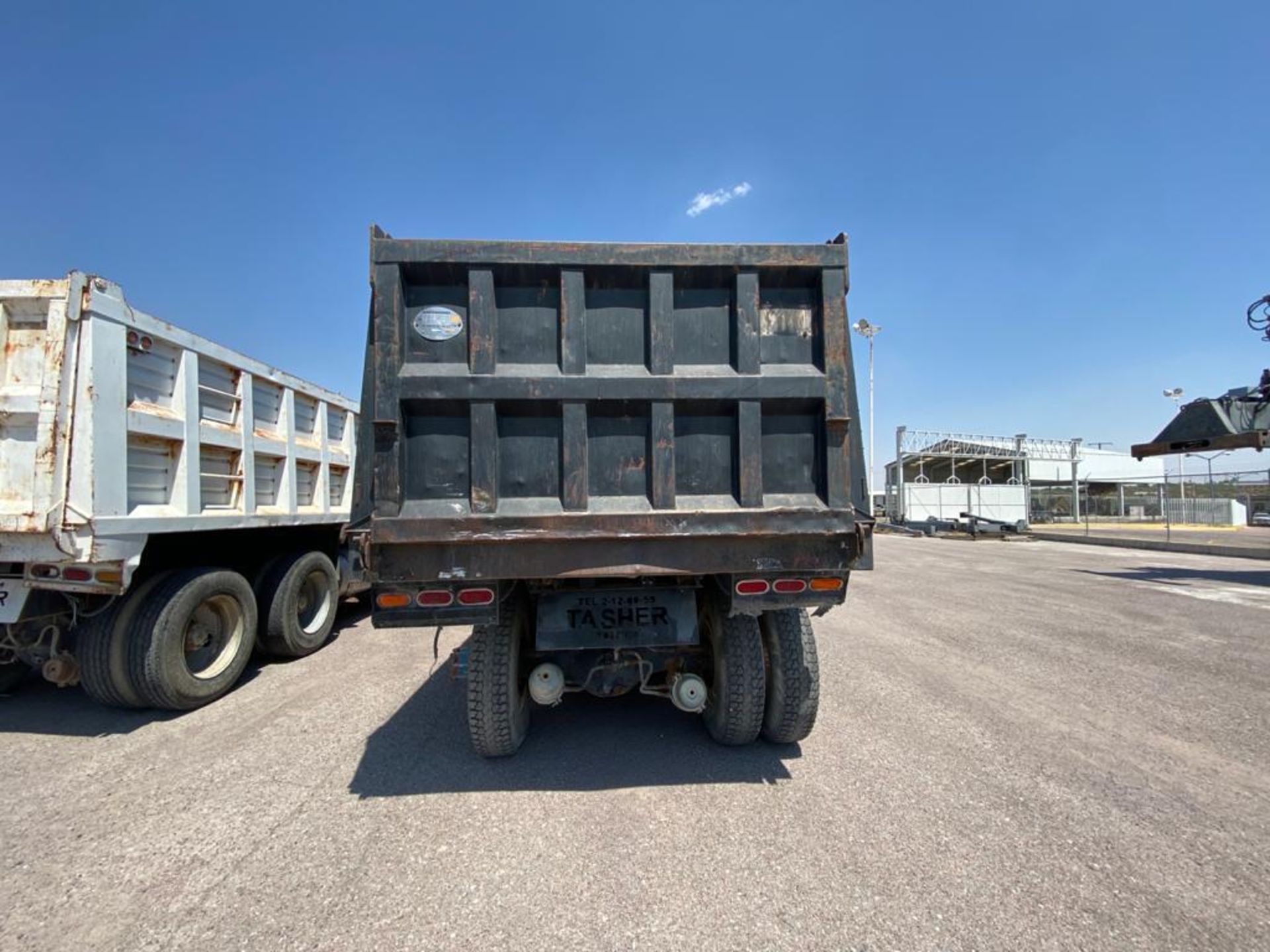 1982 Kenworth Dump Truck, standard transmission of 10 speeds, with Cummins motor - Image 15 of 67