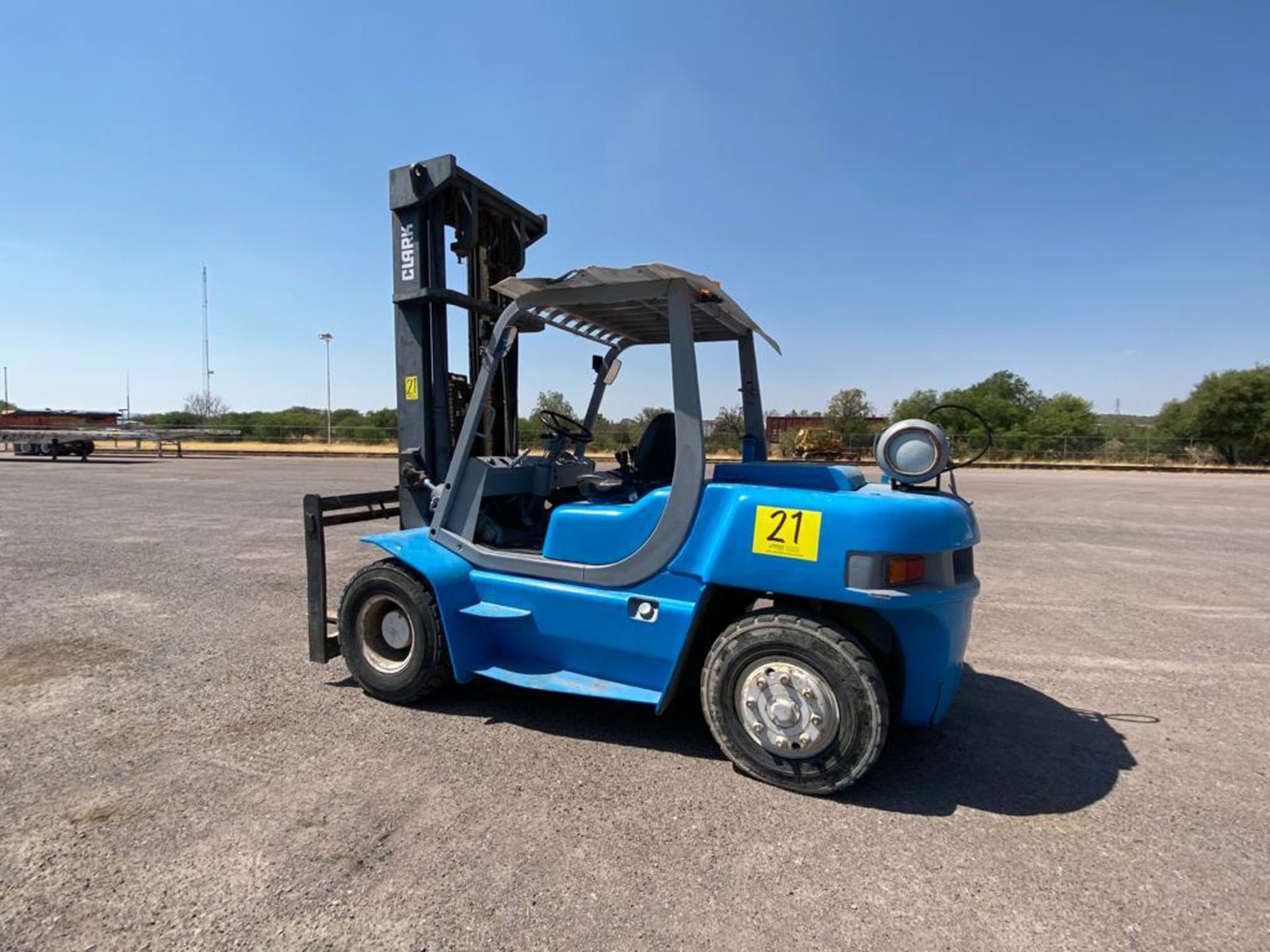 Clark Forklift, Model CMP70, Serial number CMP570L-0271-6883KF, automatic transmission - Image 9 of 43