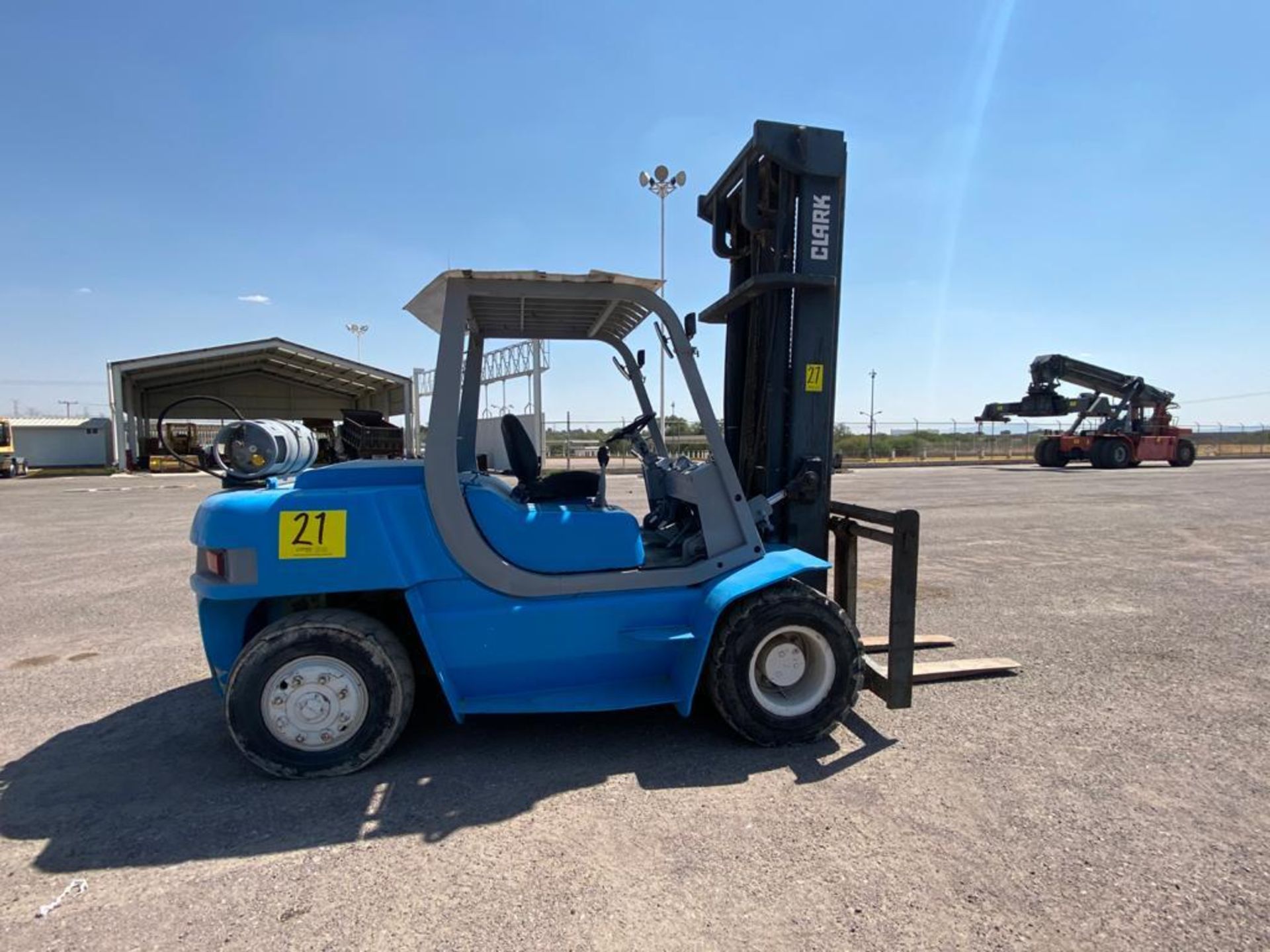 Clark Forklift, Model CMP70, Serial number CMP570L-0271-6883KF, automatic transmission - Image 15 of 43