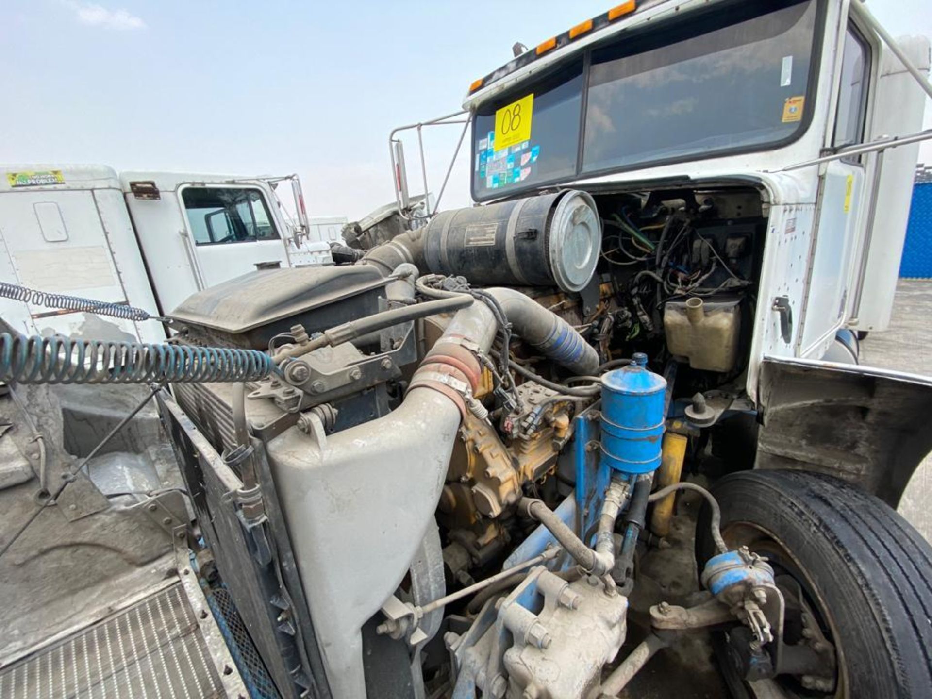 1999 Kenworth Sleeper truck tractor, standard transmission of 18 speeds - Image 60 of 64