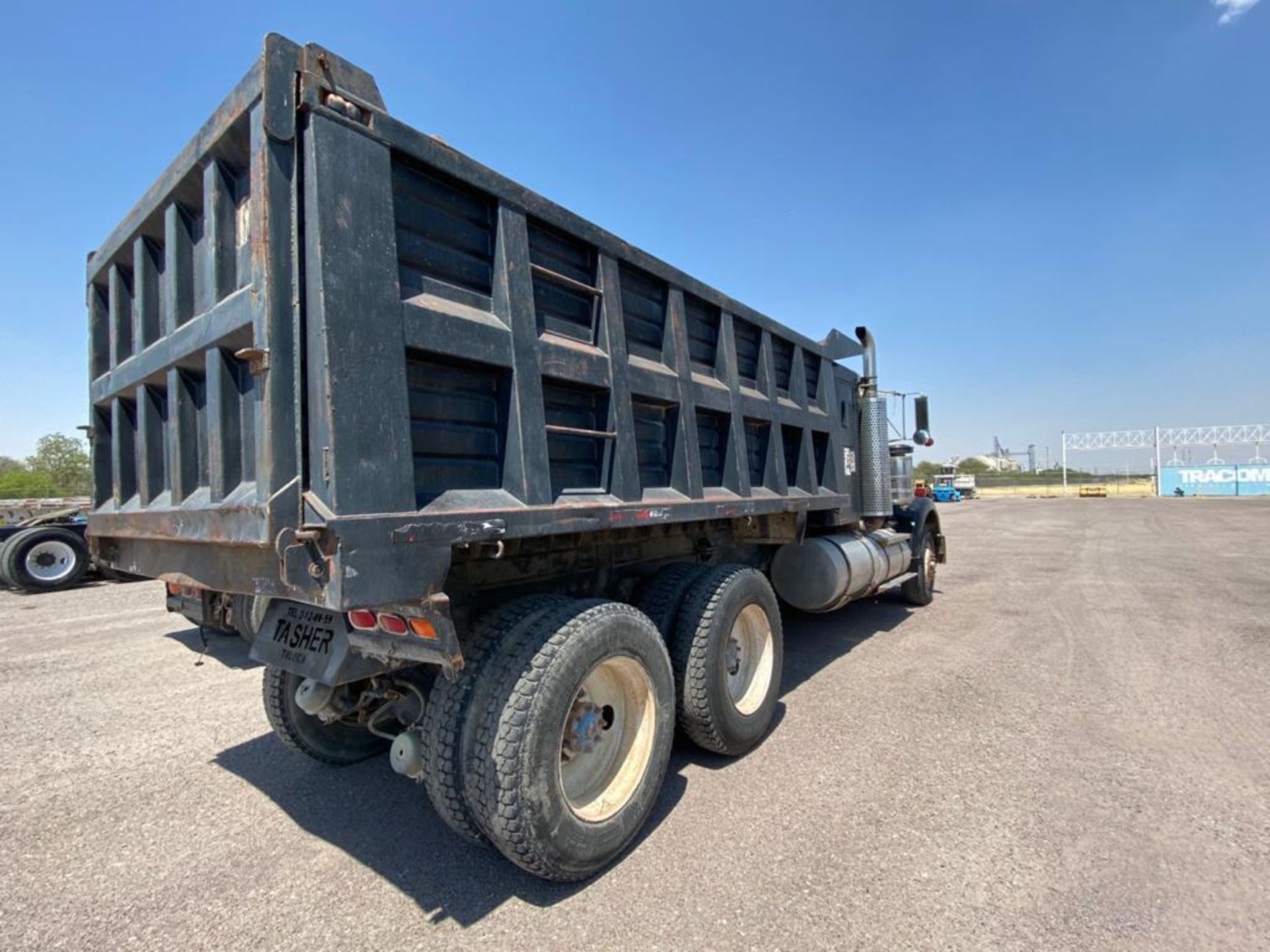 1982 Kenworth Dump Truck, standard transmission of 10 speeds, with Cummins motor - Image 16 of 67