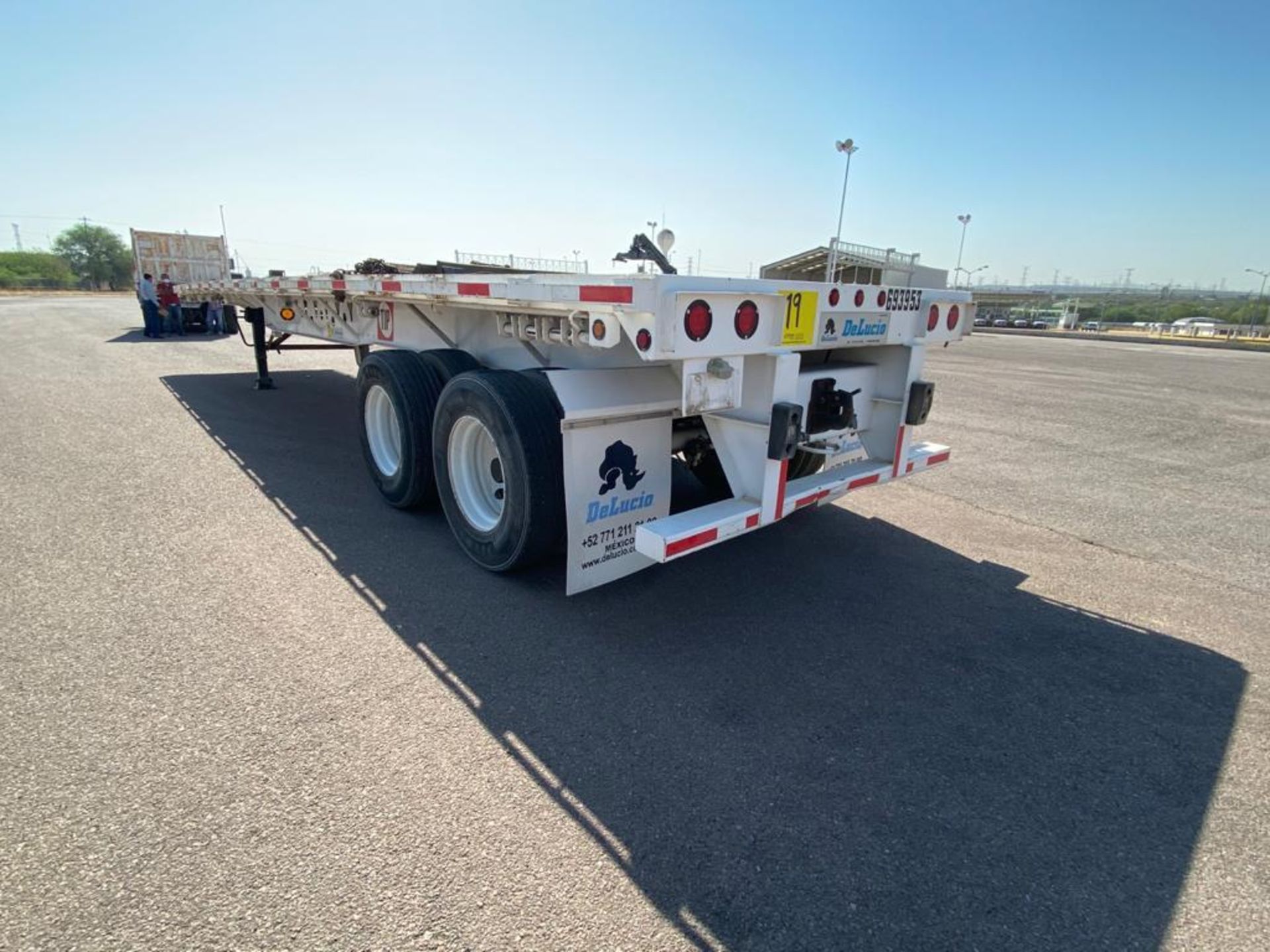 Delucio of 2 axles Flatbed Trailer, 8 wheels, Air suspension - Image 17 of 34