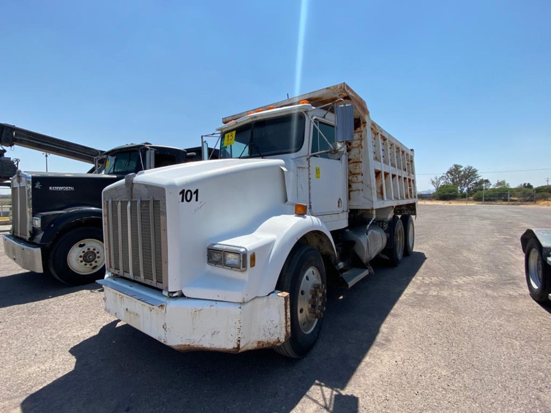 1982 Kenworth Dump Truck, standard transmission of 16 speeds - Image 7 of 59