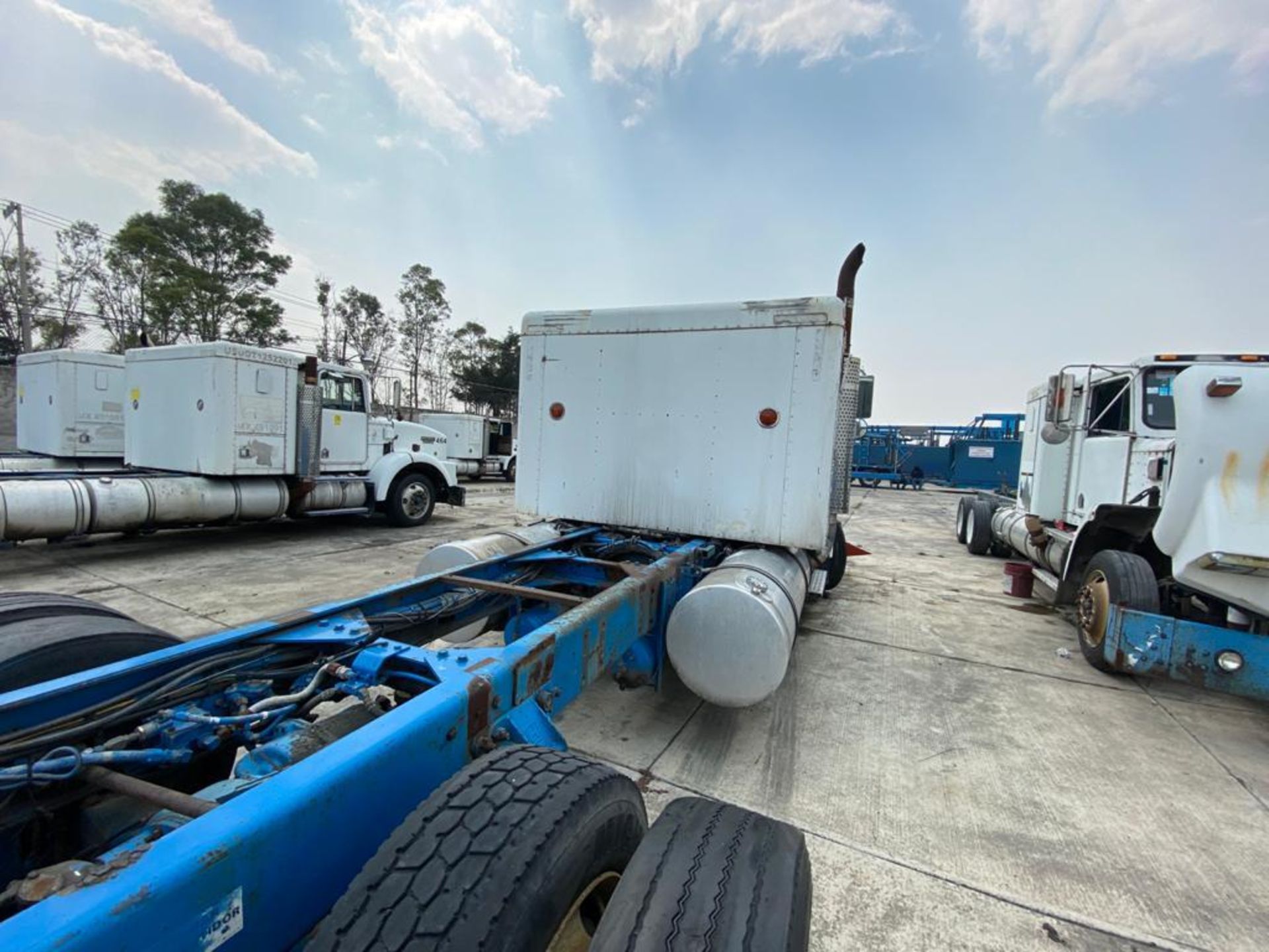 1999 Kenworth Sleeper truck tractor, standard transmission of 18 speeds - Image 20 of 64