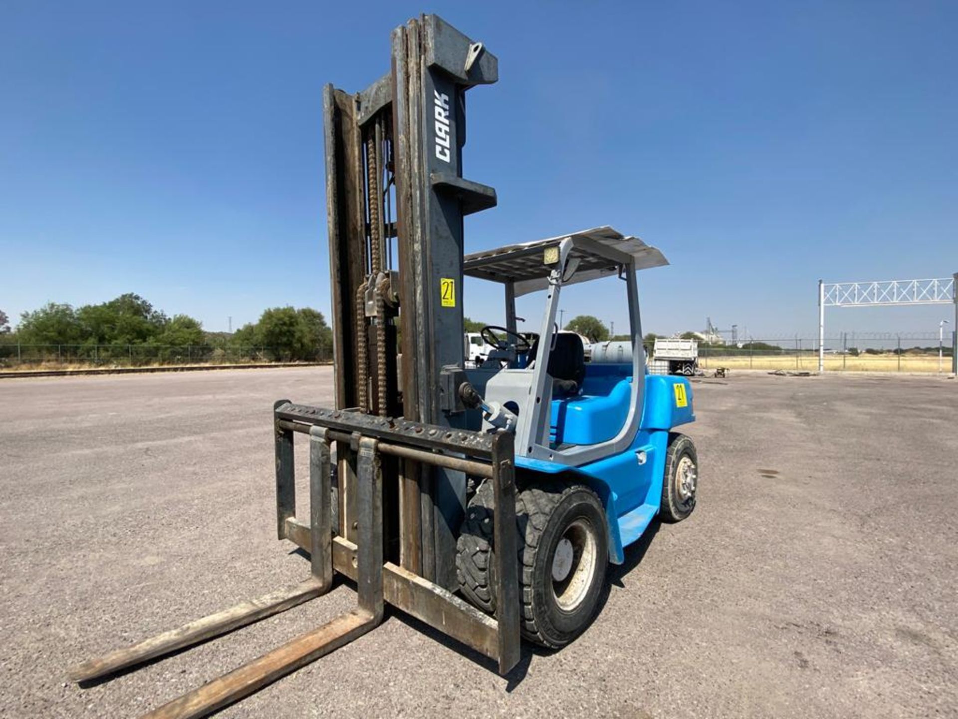 Clark Forklift, Model CMP70, Serial number CMP570L-0271-6883KF, automatic transmission - Image 17 of 43