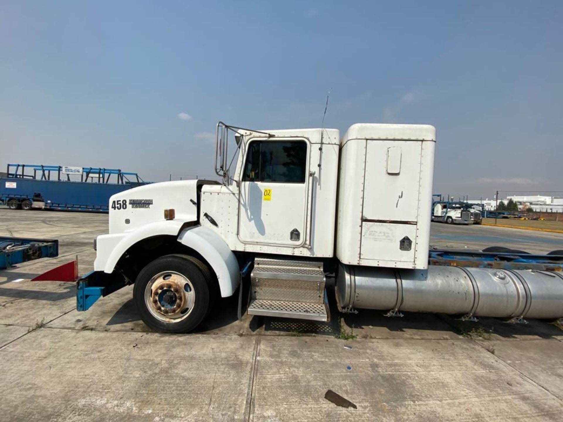 1999 Kenworth Sleeper truck tractor, standard transmission of 18 speeds - Image 11 of 75