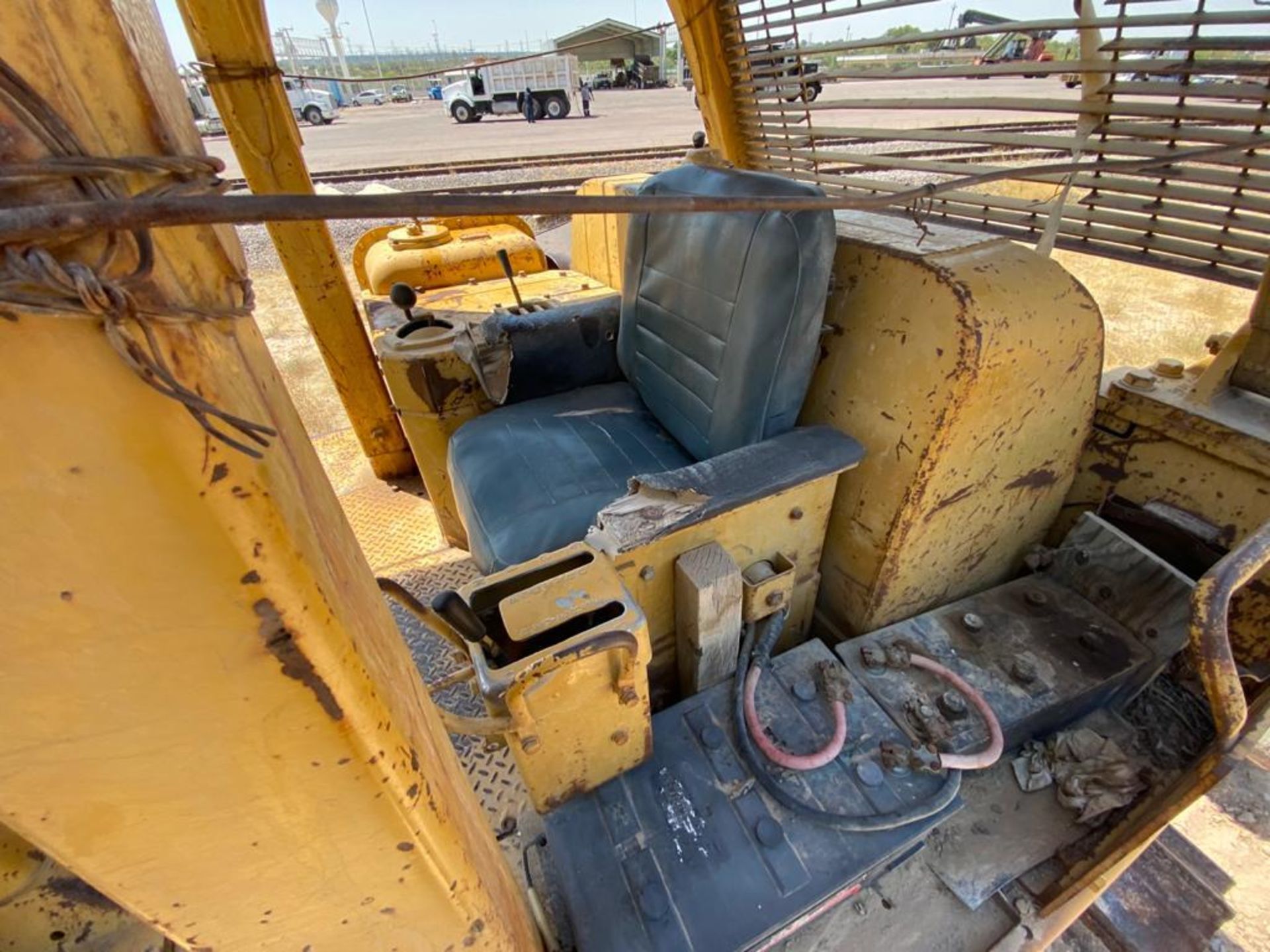 Caterpillar D7G Bulldozer, Serial number 92V5897, Diesel motor , Motor number 3306 - Image 35 of 48