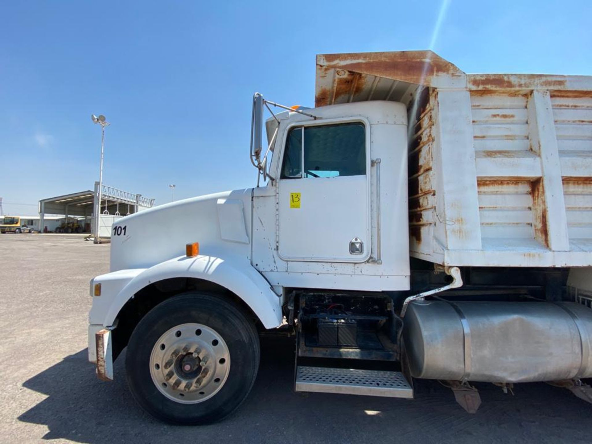 1982 Kenworth Dump Truck, standard transmission of 16 speeds - Image 10 of 59