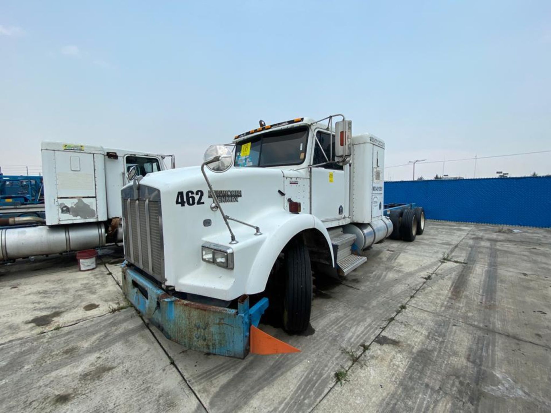 1999 Kenworth Sleeper truck tractor, standard transmission of 18 speeds - Image 25 of 64