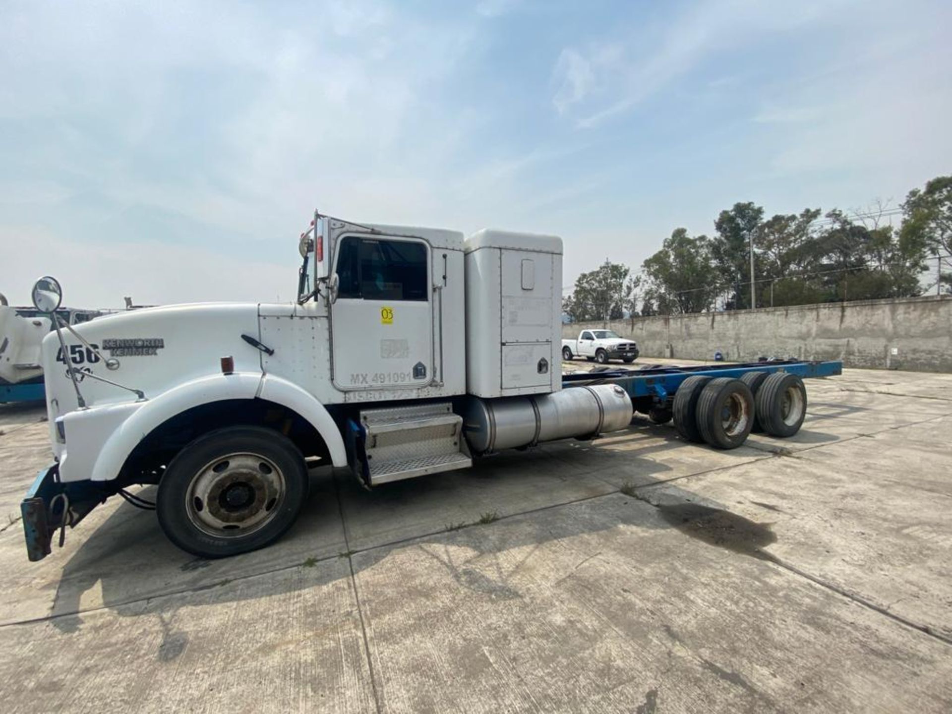 1999 Kenworth Sleeper truck tractor, standard transmission of 18 speeds - Image 9 of 62