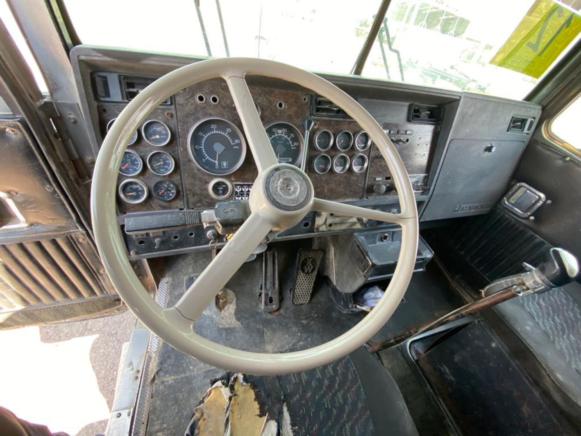 1982 Kenworth Dump Truck, standard transmission of 10 speeds, with Cummins motor - Image 40 of 67