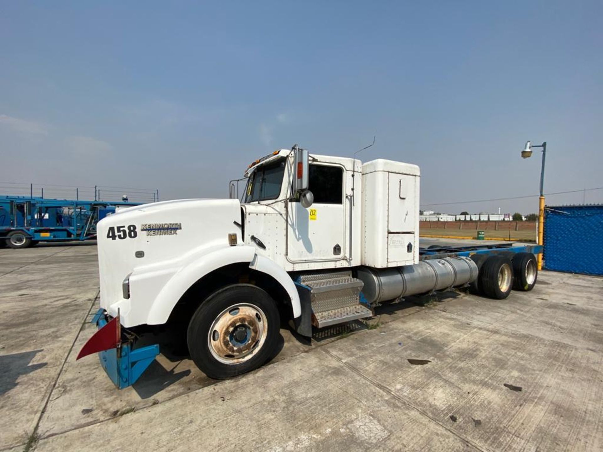 1999 Kenworth Sleeper truck tractor, standard transmission of 18 speeds - Image 10 of 75