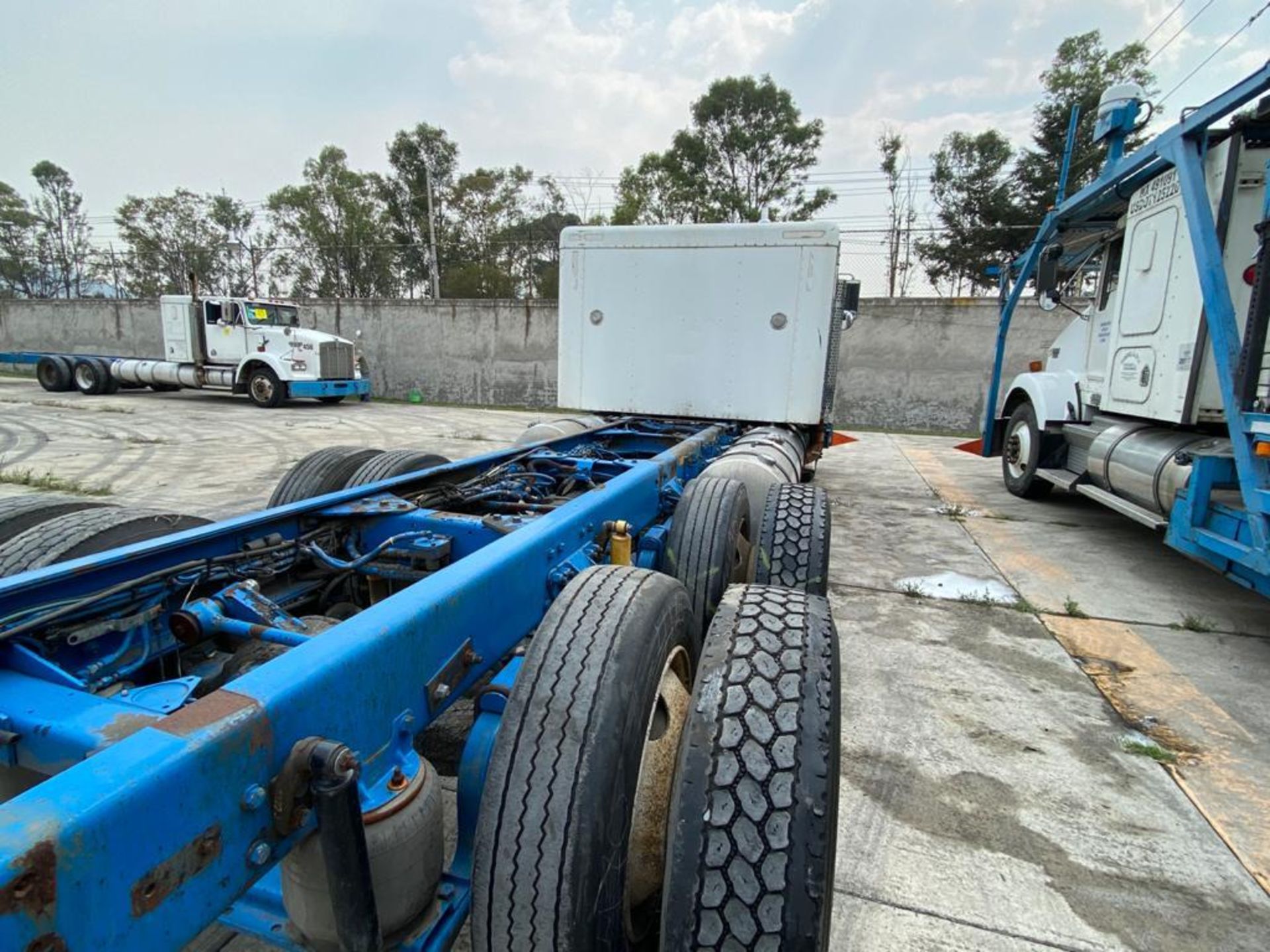 1999 Kenworth Sleeper truck tractor, standard transmission of 18 speeds - Image 21 of 69