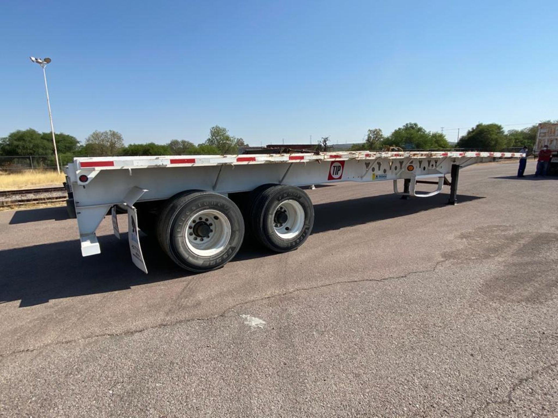 Delucio of 2 axles Flatbed Trailer, 8 wheels, Air suspension - Image 12 of 34