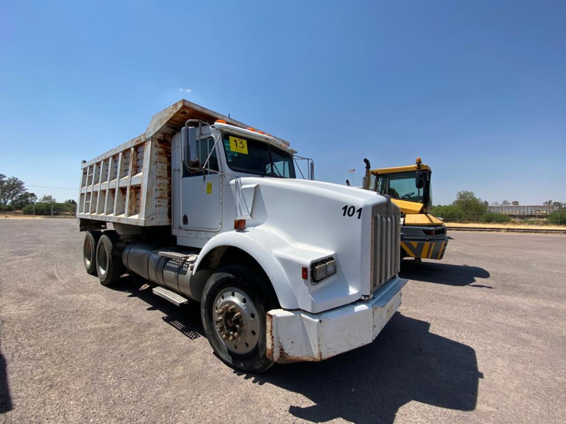 1982 Kenworth Dump Truck, standard transmission of 16 speeds - Image 2 of 59