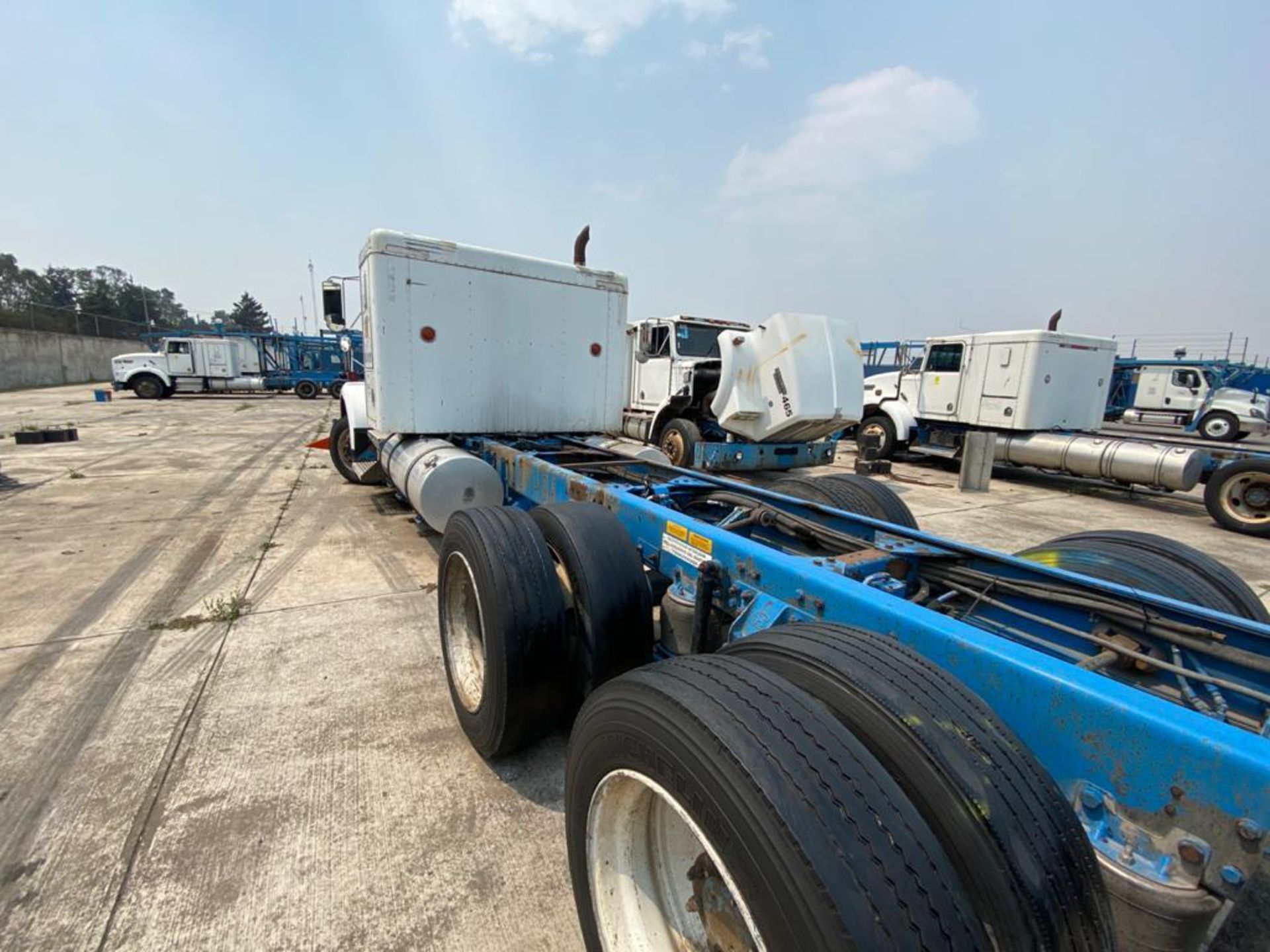 1999 Kenworth Sleeper truck tractor, standard transmission of 18 speeds - Image 12 of 64