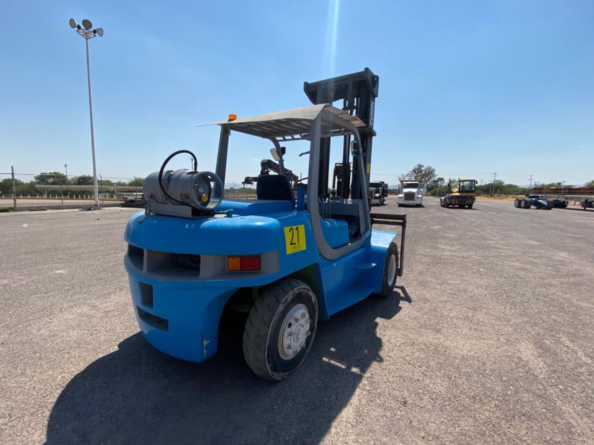 Clark Forklift, Model CMP70, Serial number CMP570L-0271-6883KF, automatic transmission - Image 13 of 43