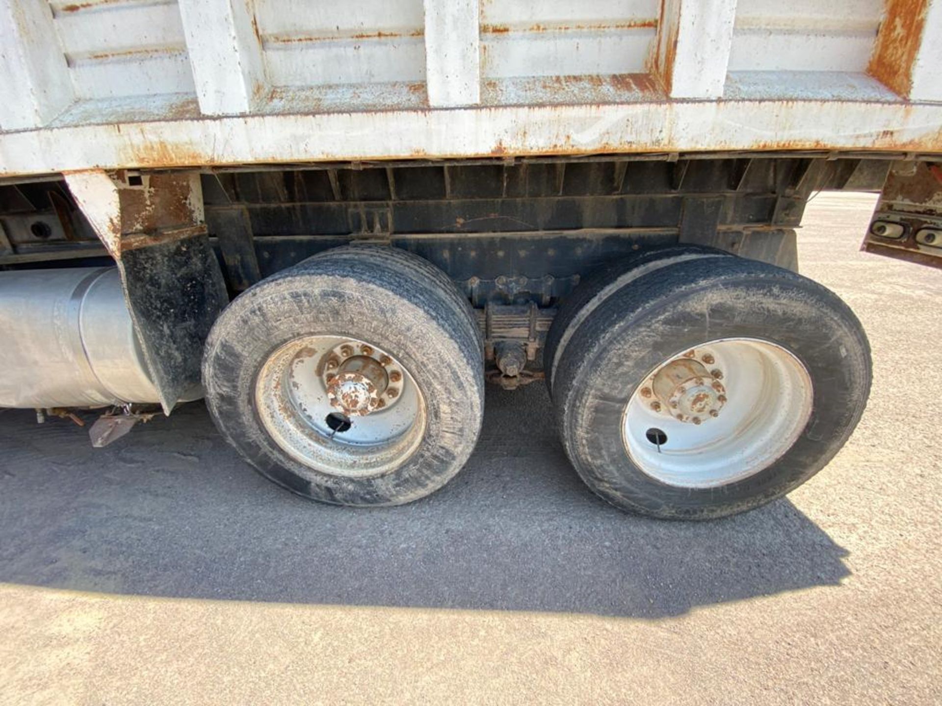 1982 Kenworth Dump Truck, standard transmission of 16 speeds - Image 58 of 59