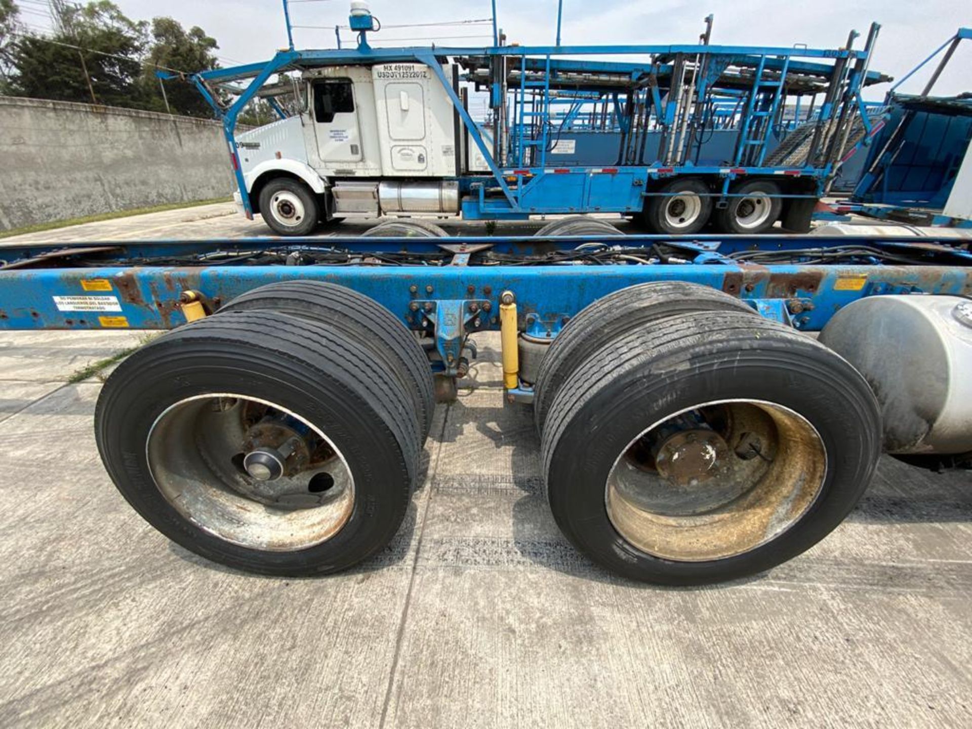 1999 Kenworth Sleeper truck tractor, standard transmission of 18 speeds - Image 22 of 72