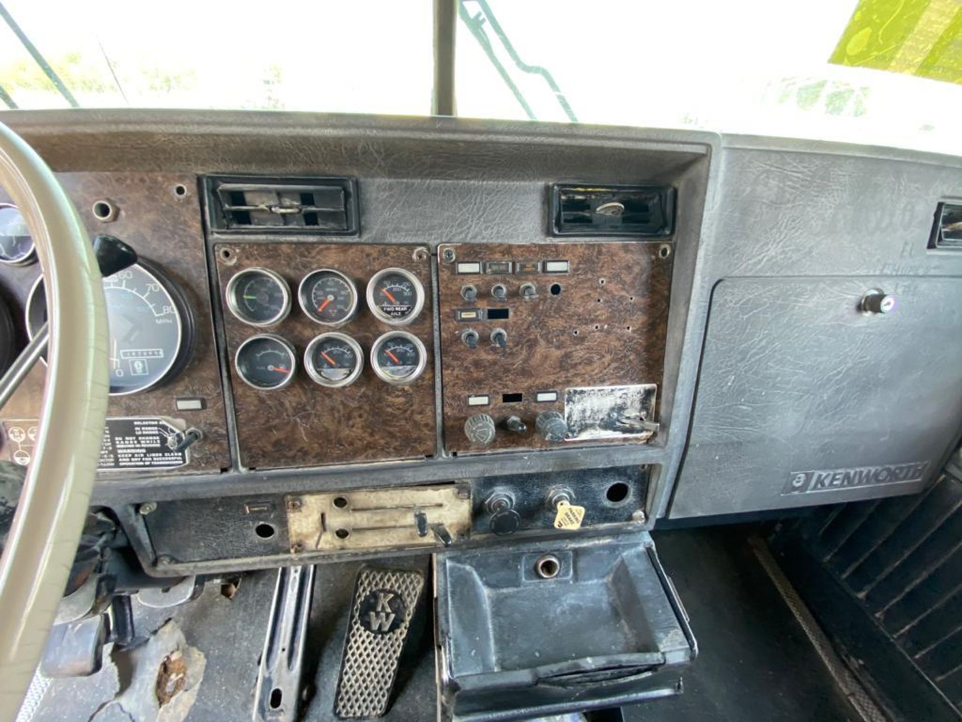 1982 Kenworth Dump Truck, standard transmission of 10 speeds, with Cummins motor - Image 34 of 67