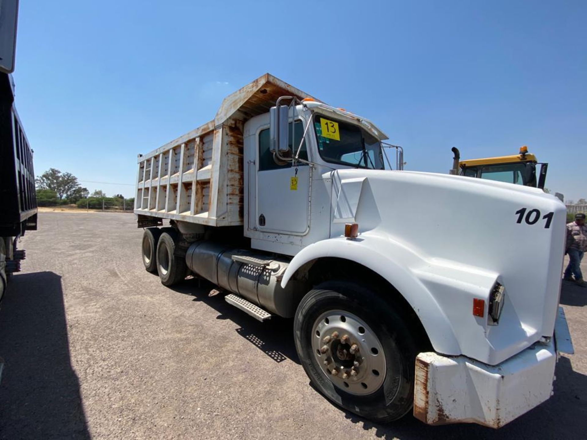 1982 Kenworth Dump Truck, standard transmission of 16 speeds - Image 18 of 59