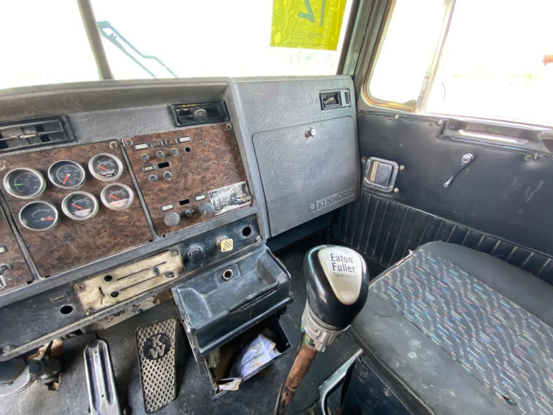 1982 Kenworth Dump Truck, standard transmission of 10 speeds, with Cummins motor - Image 31 of 67