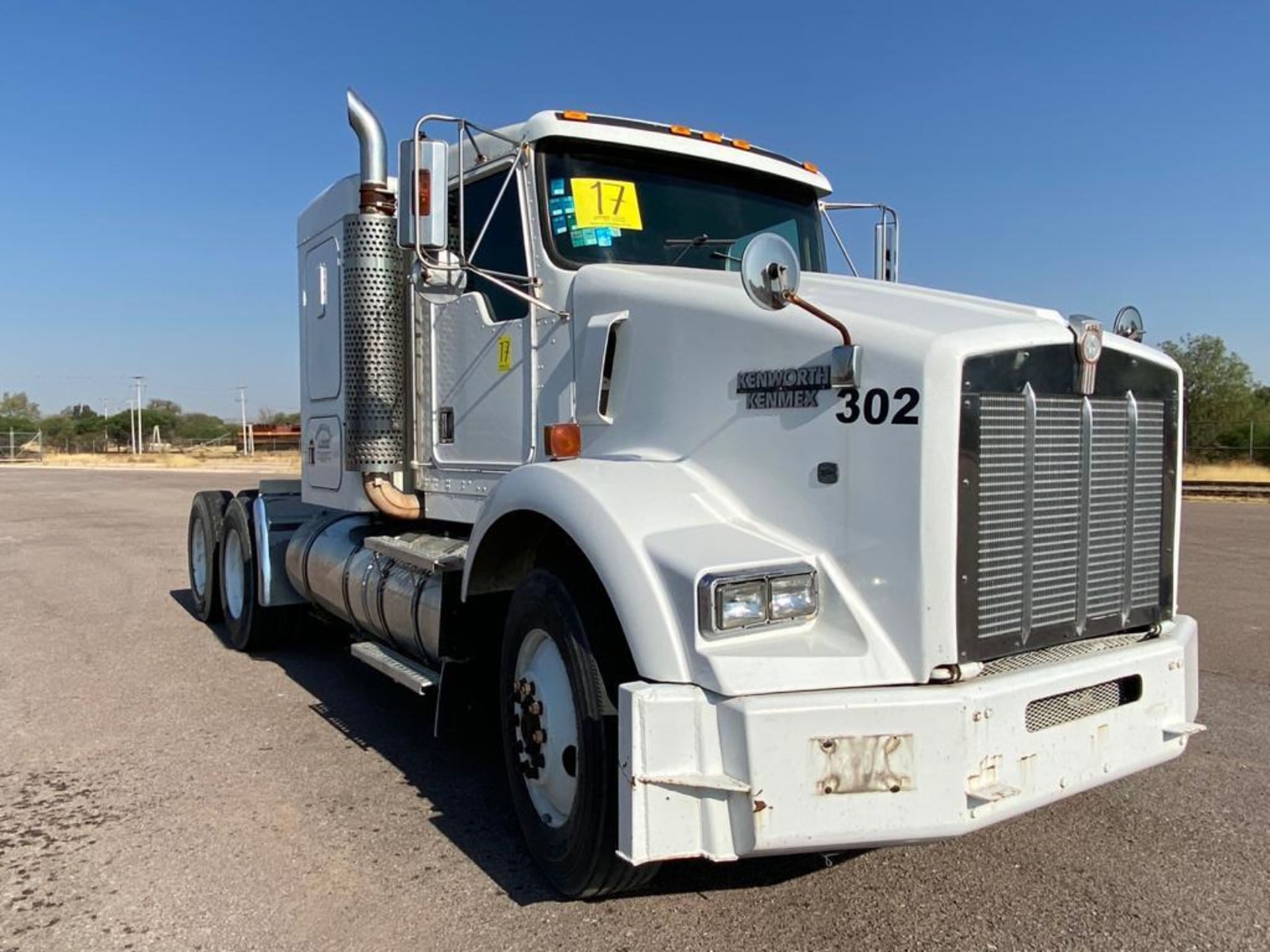 1998 Kenworth Sleeper Truck Tractor, standard transmission of 18 speeds - Image 2 of 55