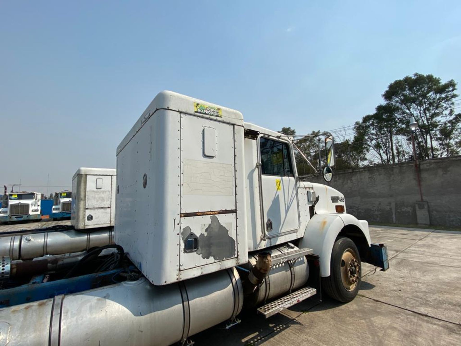 1999 Kenworth Sleeper truck tractor, standard transmission of 18 speeds - Image 26 of 72