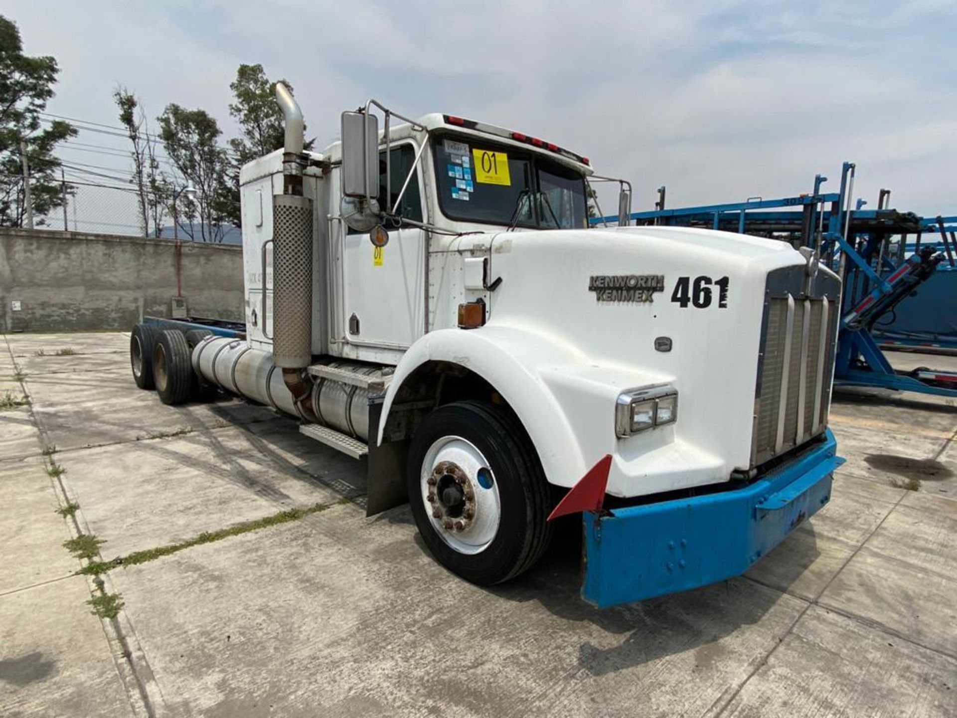 1999 Kenworth Sleeper truck tractor, standard transmission of 18 speeds - Image 2 of 72