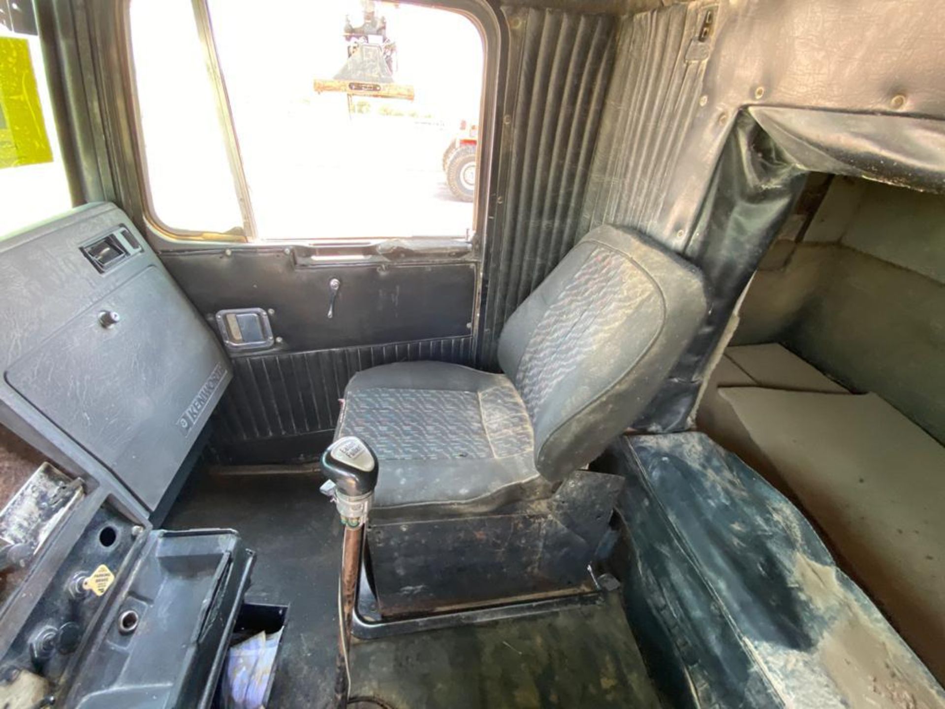 1982 Kenworth Dump Truck, standard transmission of 10 speeds, with Cummins motor - Image 28 of 67