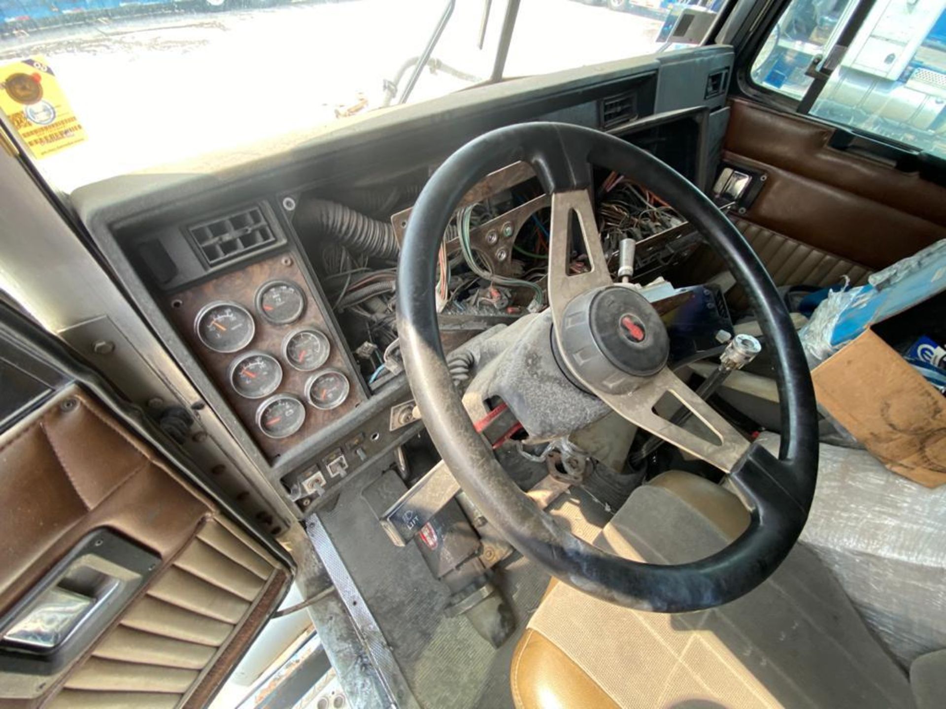 1998 Kenworth Sleeper truck tractor, standard transmission of 18 speeds - Image 56 of 59