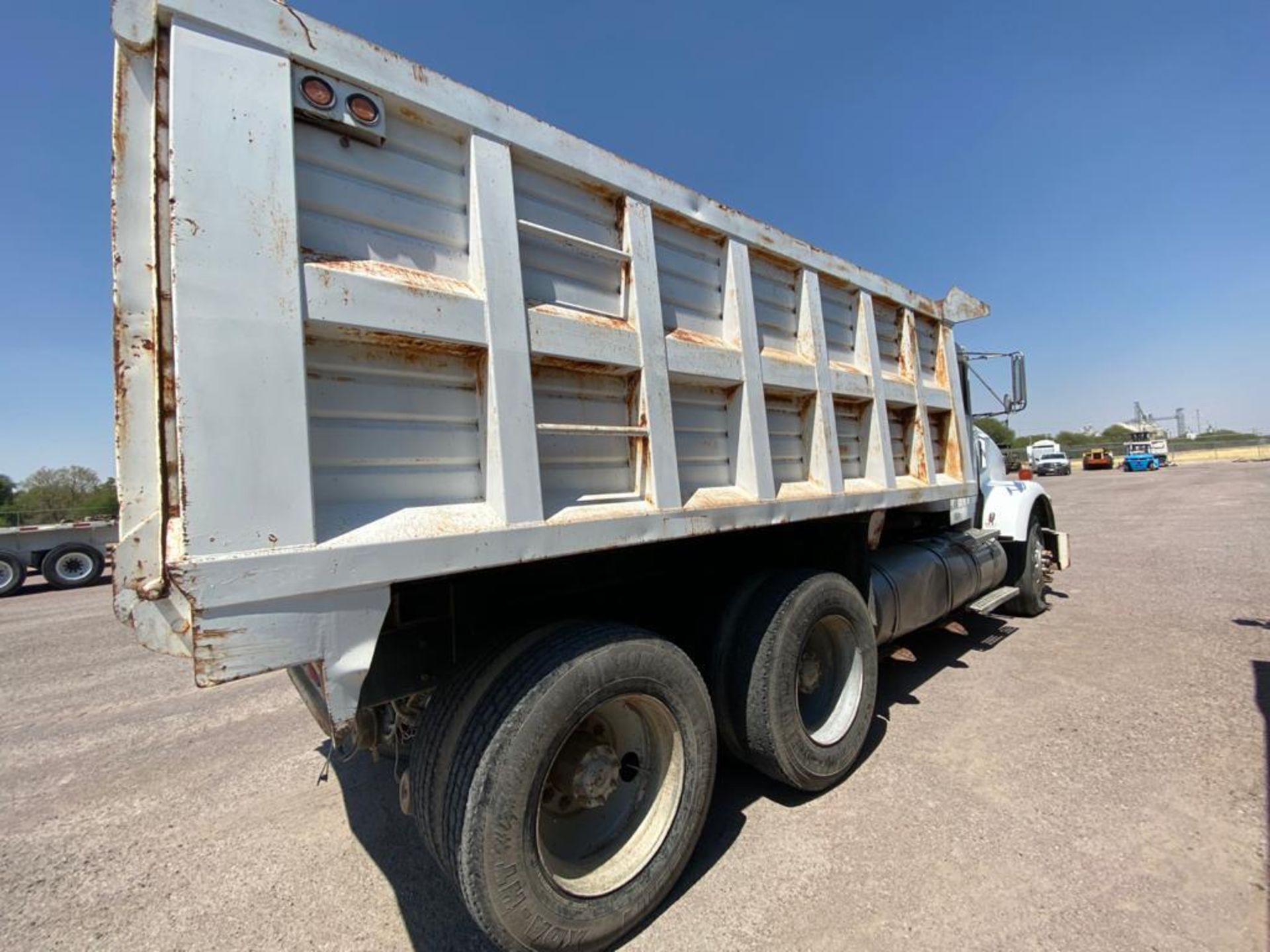 1982 Kenworth Dump Truck, standard transmission of 16 speeds - Image 16 of 59